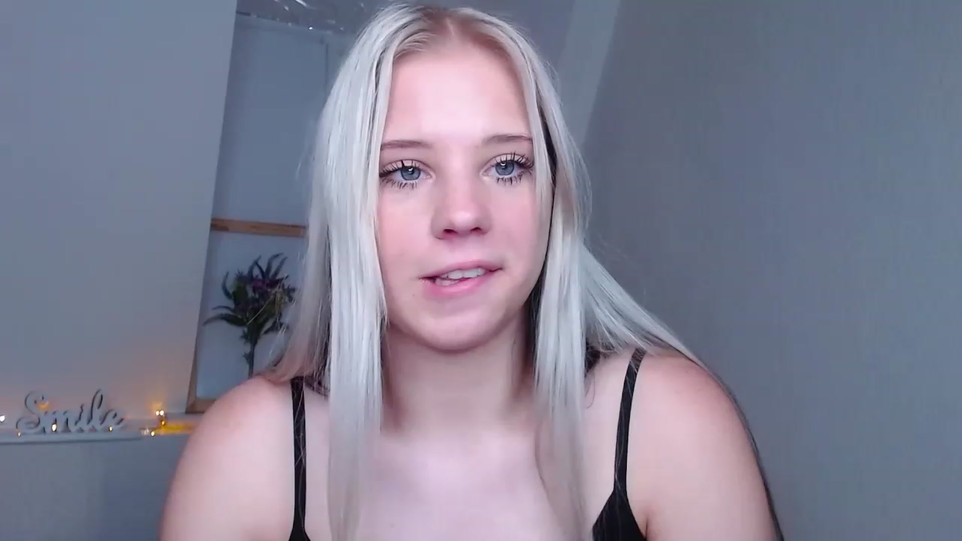 Gallery image thumbnail from Little_k1ttyy's myfreecams stream on, 06/03/2023, 11:52 image 17 of 20