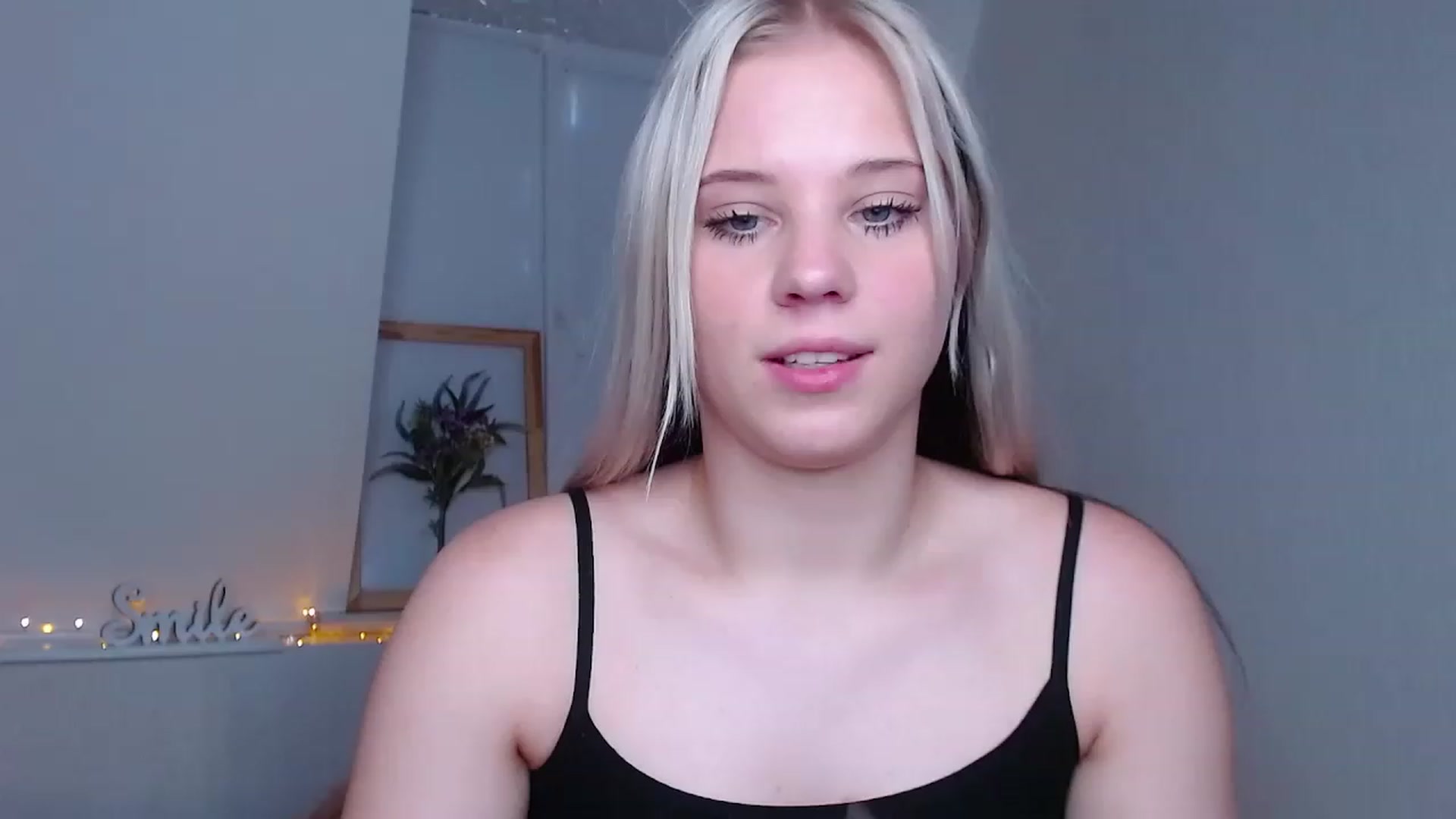 Gallery image thumbnail from Little_k1ttyy's myfreecams stream on, 06/03/2023, 11:52 image 1 of 20