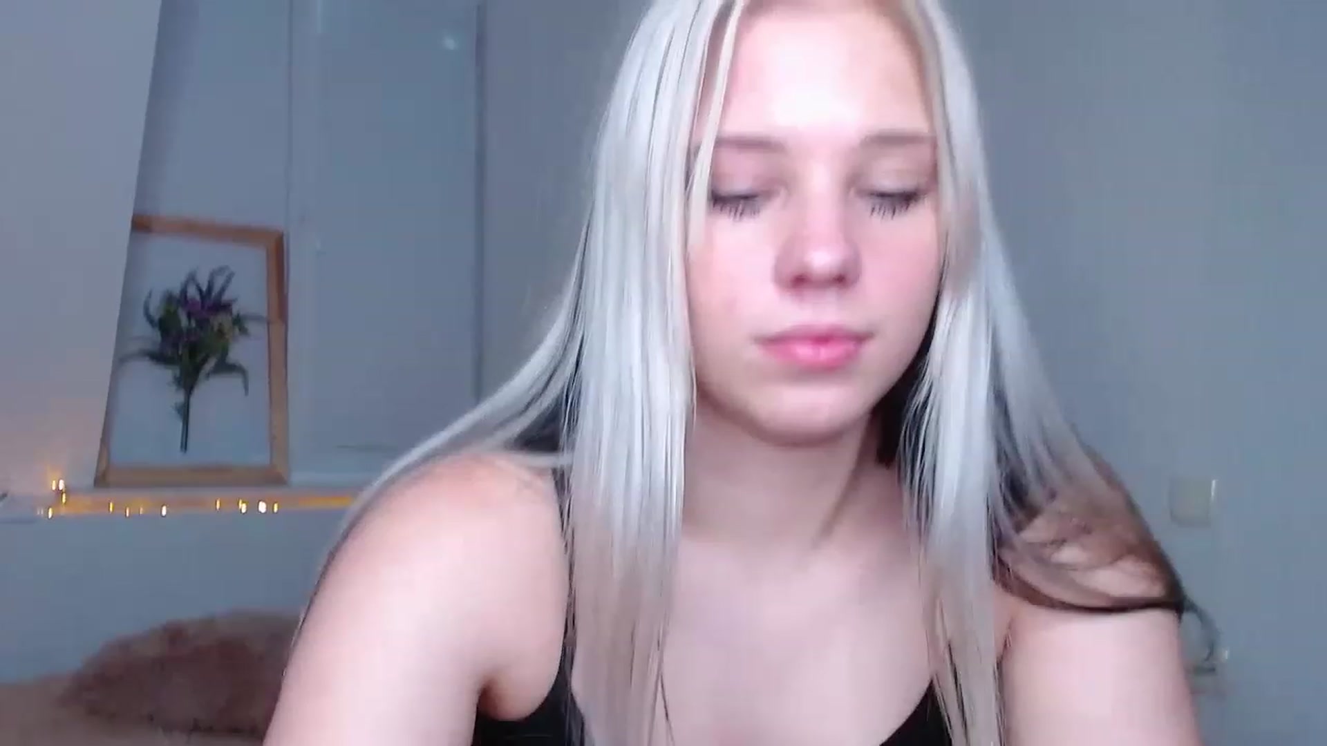 Gallery image thumbnail from Little_k1ttyy's myfreecams stream on, 06/03/2023, 15:05 image 2 of 20