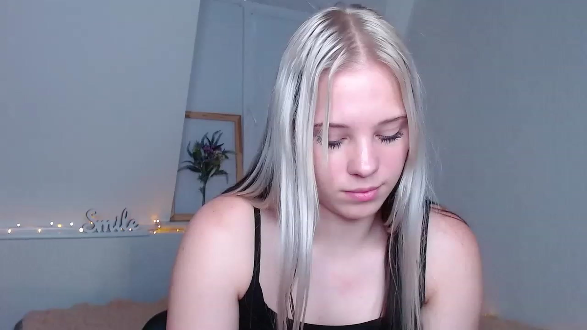 Gallery image thumbnail from Little_k1ttyy's myfreecams stream on, 06/03/2023, 16:16 image 11 of 20