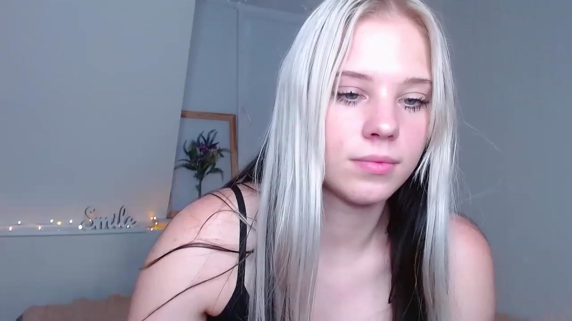 Gallery image thumbnail from Little_k1ttyy's myfreecams stream on, 06/03/2023, 16:16 image 18 of 20
