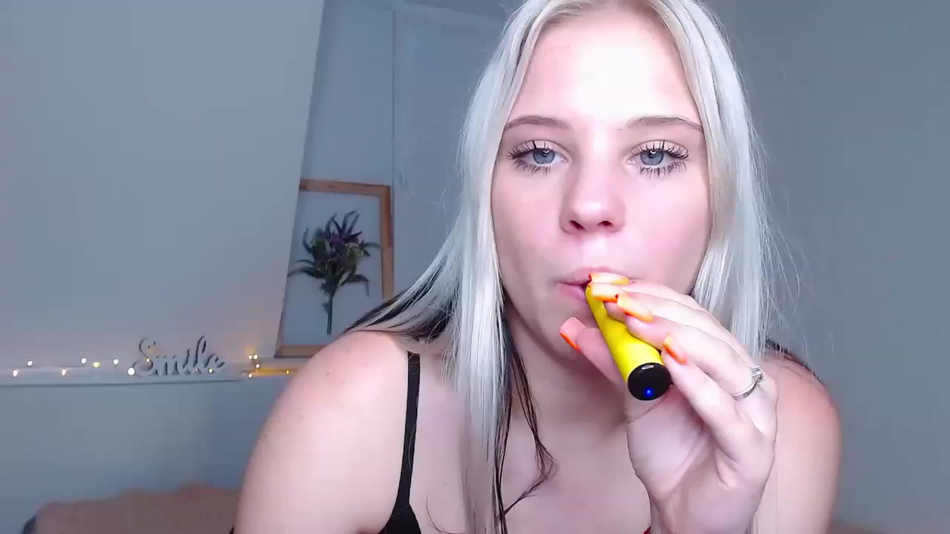 Gallery image thumbnail from Little_k1ttyy's myfreecams stream on, 06/03/2023, 16:16 image 12 of 20