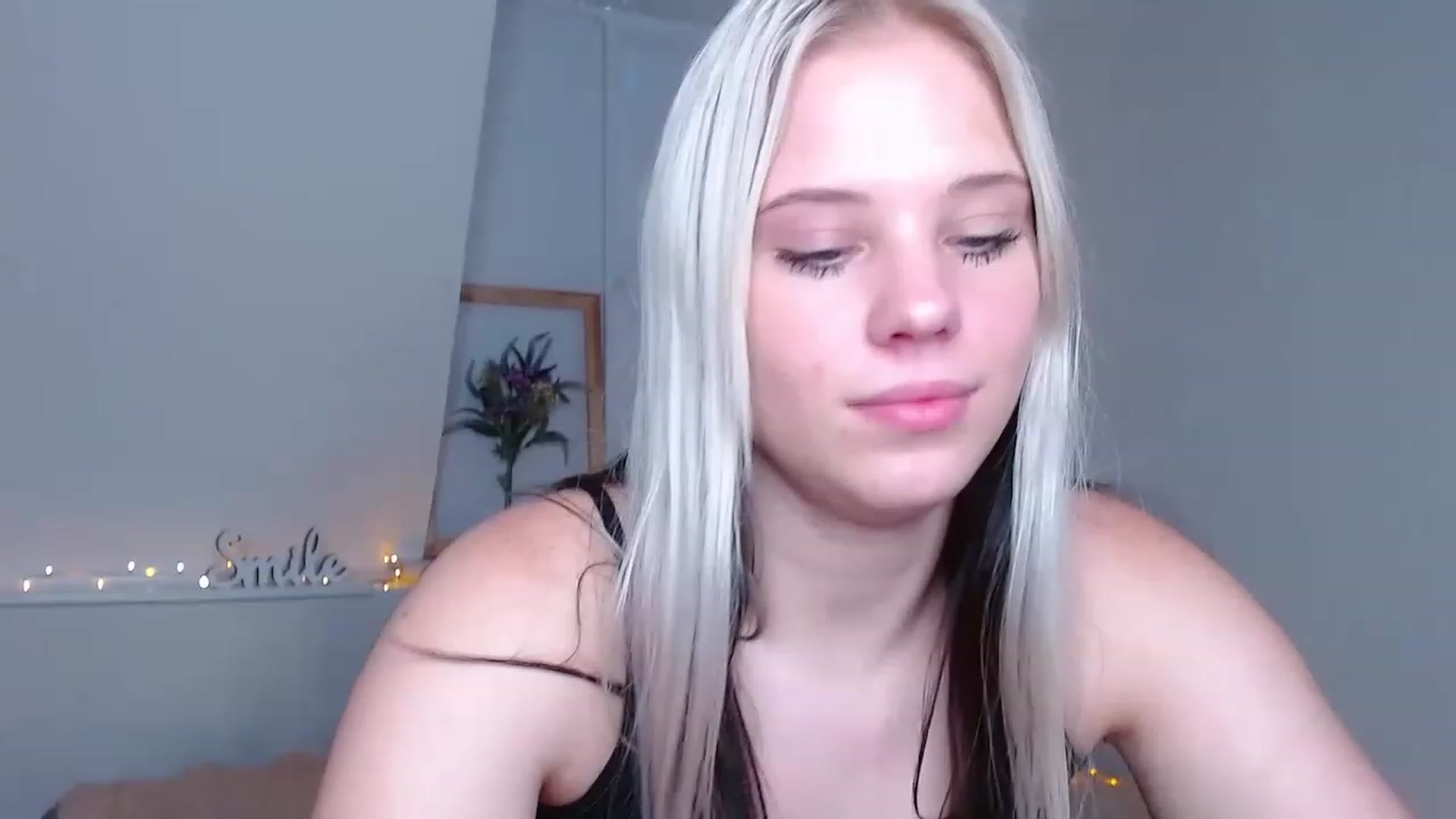 Gallery image thumbnail from Little_k1ttyy's myfreecams stream on, 06/03/2023, 16:16 image 19 of 20