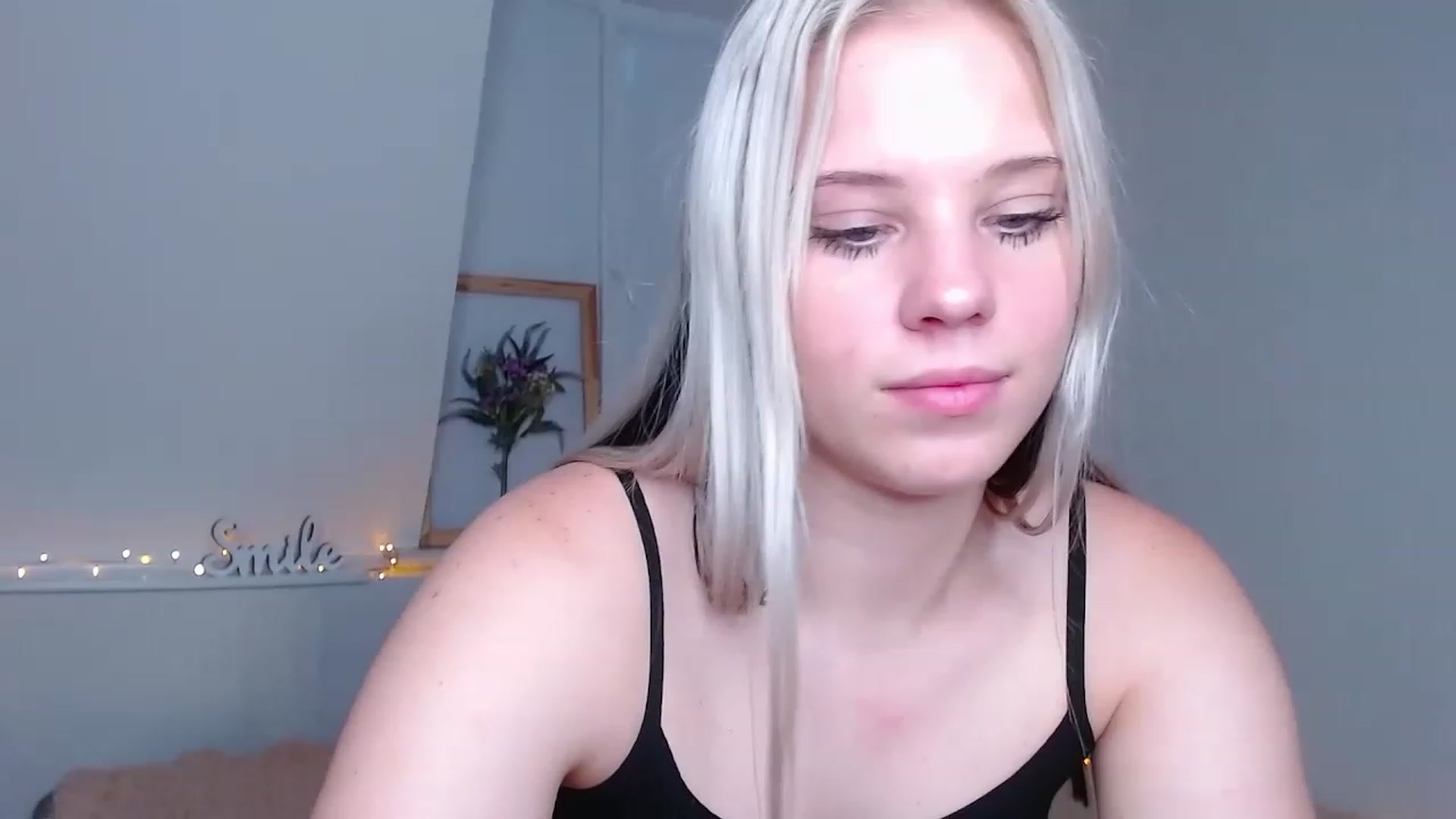 Gallery image thumbnail from Little_k1ttyy's myfreecams stream on, 06/03/2023, 16:16 image 8 of 20