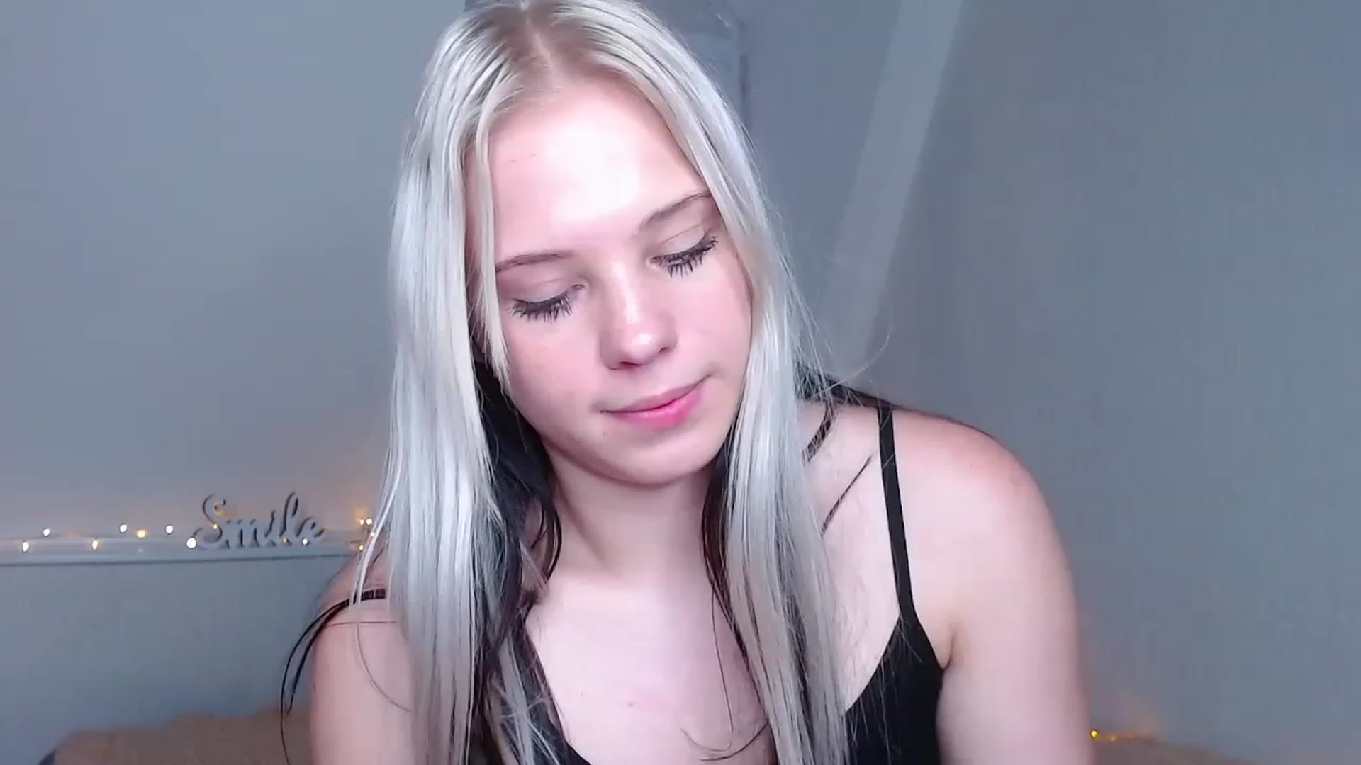 Gallery image thumbnail from Little_k1ttyy's myfreecams stream on, 06/03/2023, 16:16 image 17 of 20