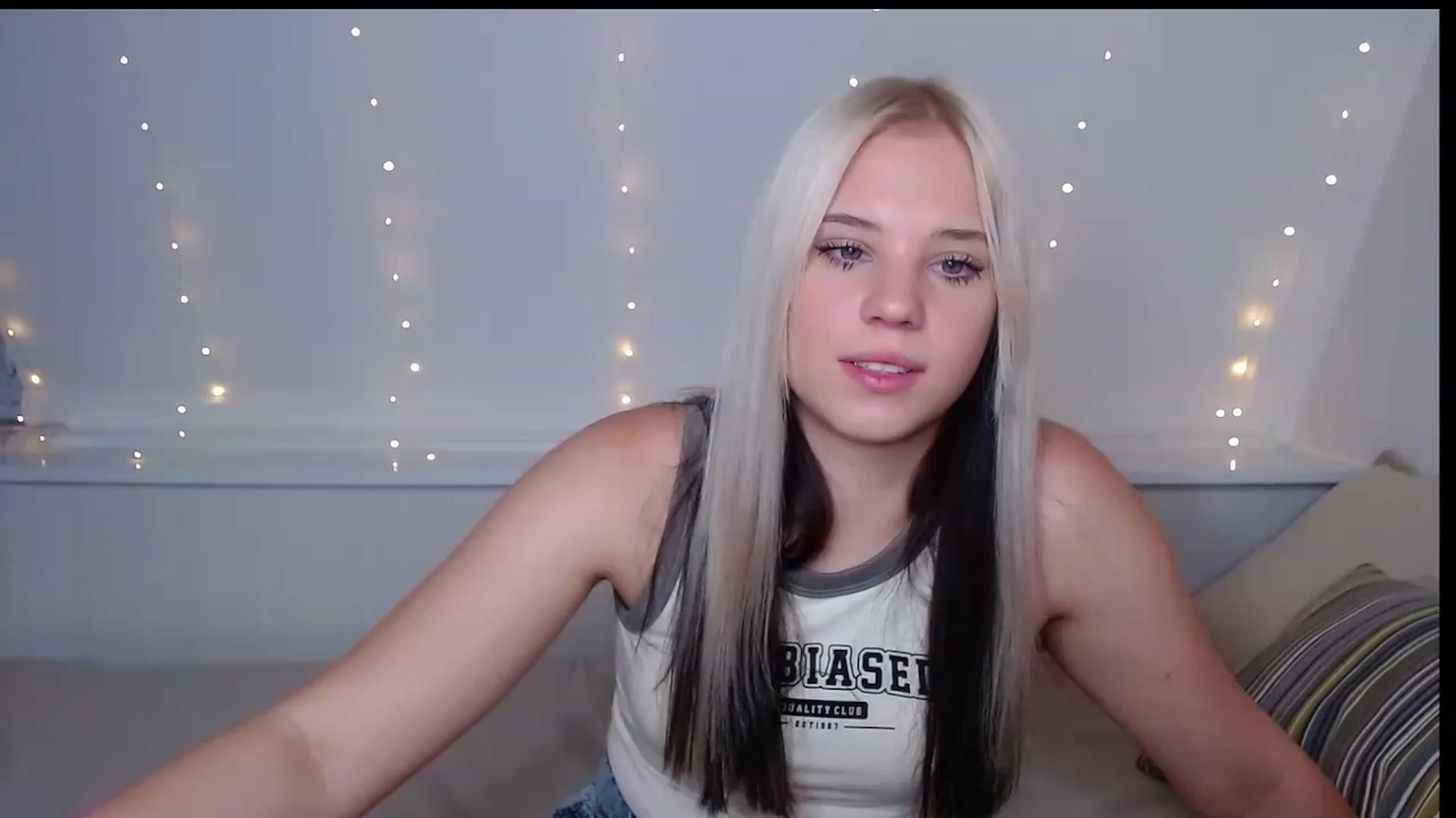 Gallery image thumbnail from Little_k1ttyy's myfreecams stream on, 06/08/2023, 11:24 image 7 of 20