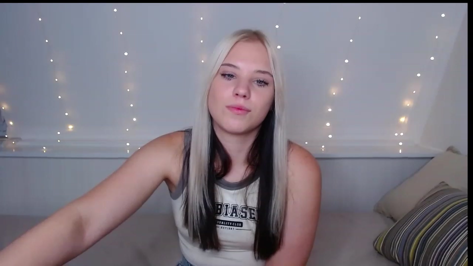 Gallery image thumbnail from Little_k1ttyy's myfreecams stream on, 06/08/2023, 11:24 image 13 of 20