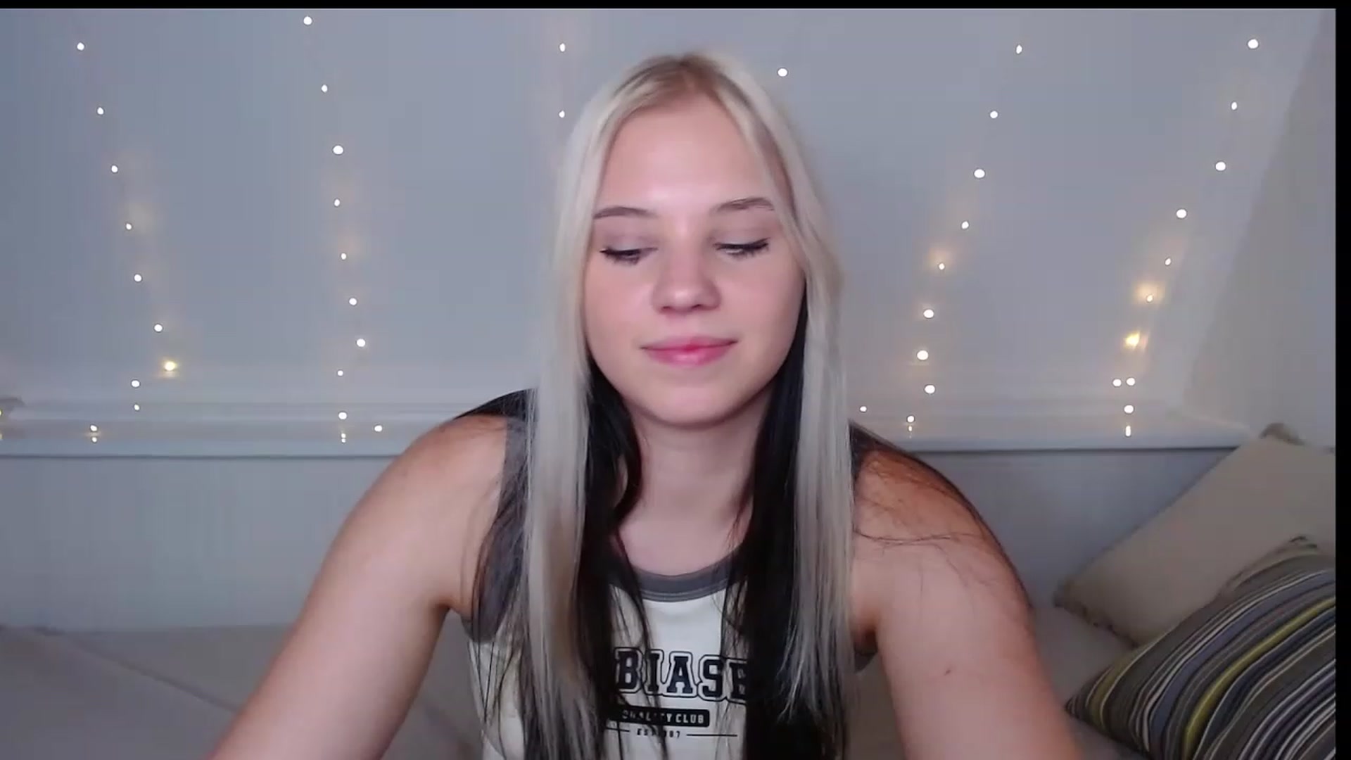Gallery image thumbnail from Little_k1ttyy's myfreecams stream on, 06/08/2023, 13:28 image 3 of 20