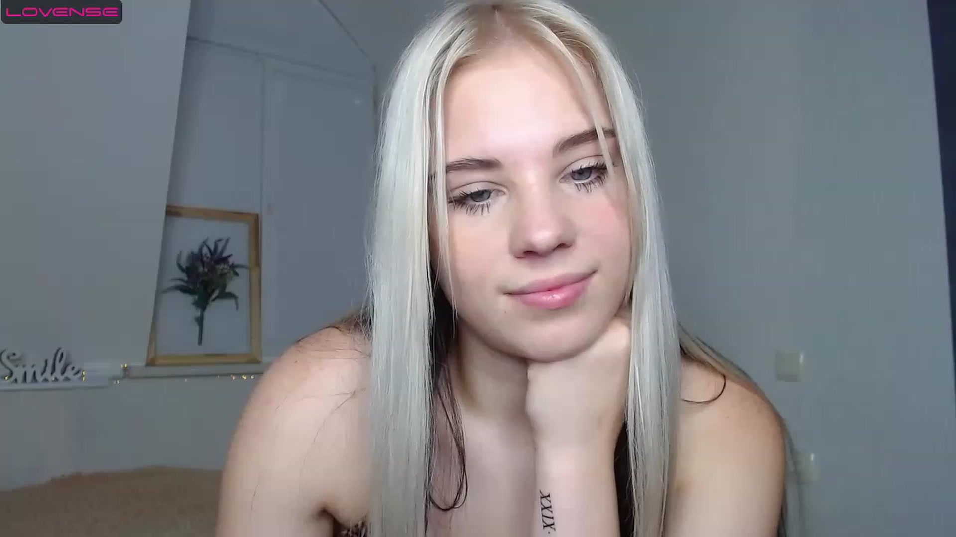 Gallery image thumbnail from Little_k1ttyy's myfreecams stream on, 06/11/2023, 11:07 image 8 of 20