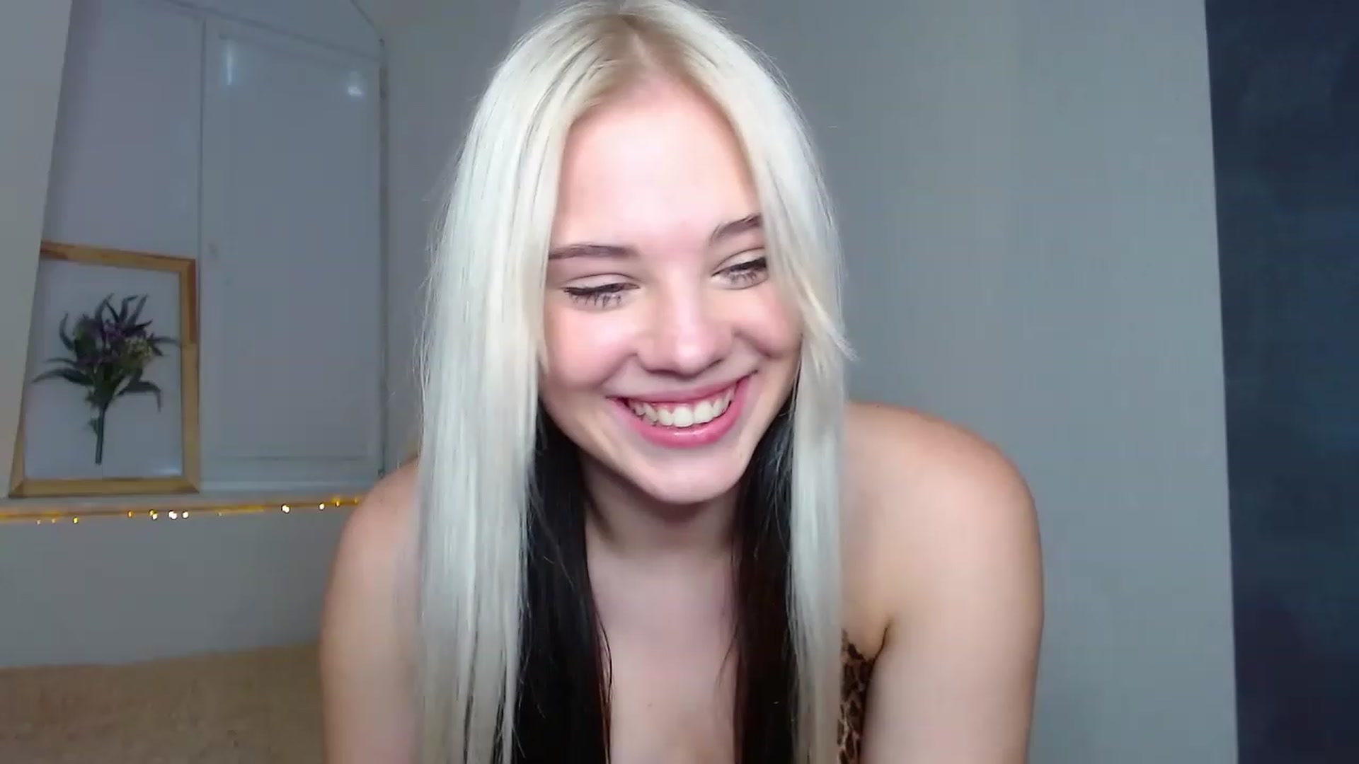 Gallery image thumbnail from Little_k1ttyy's myfreecams stream on, 06/12/2023, 11:11 image 2 of 20