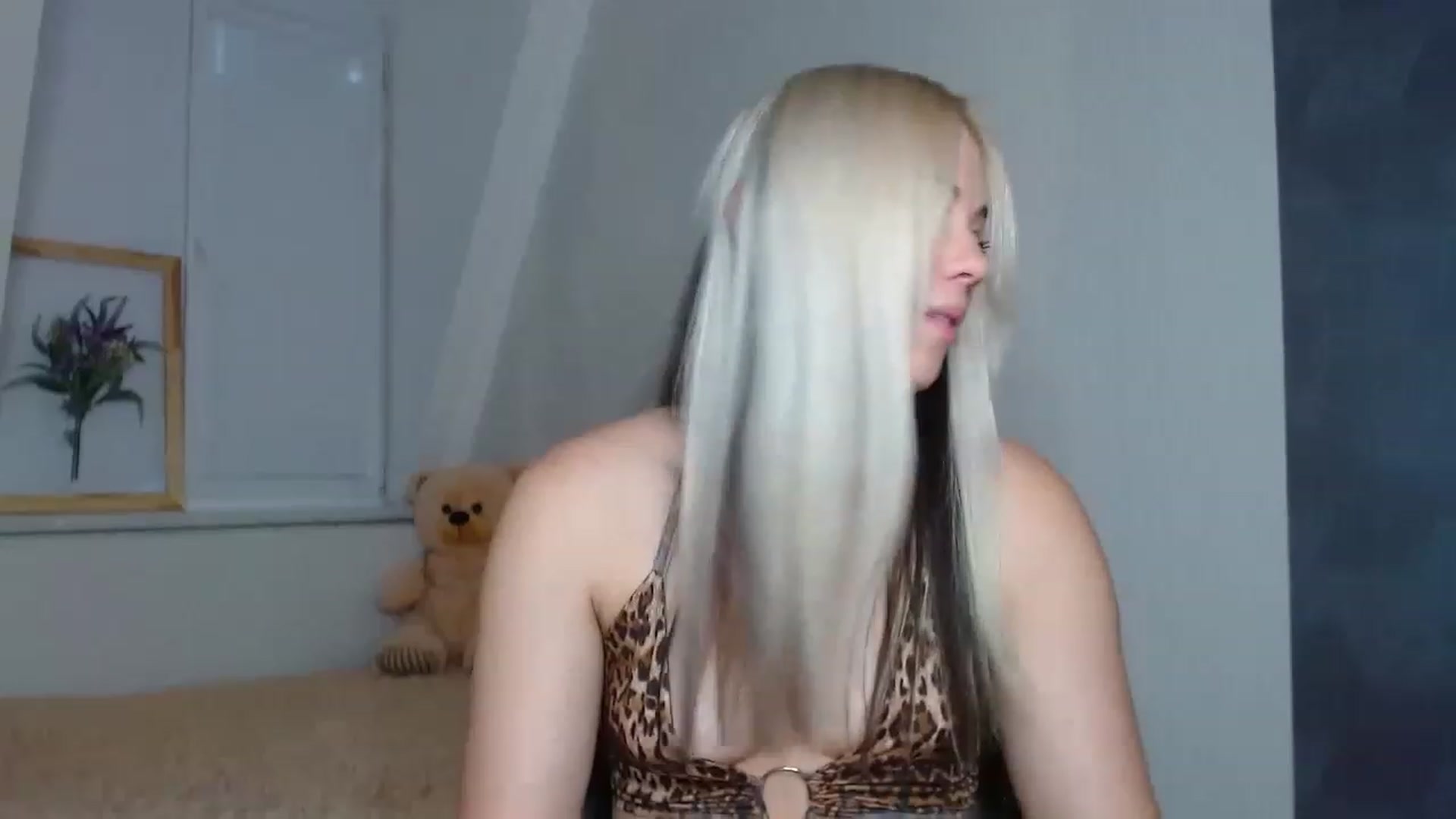 Gallery image thumbnail from Little_k1ttyy's myfreecams stream on, 06/12/2023, 11:11 image 9 of 20