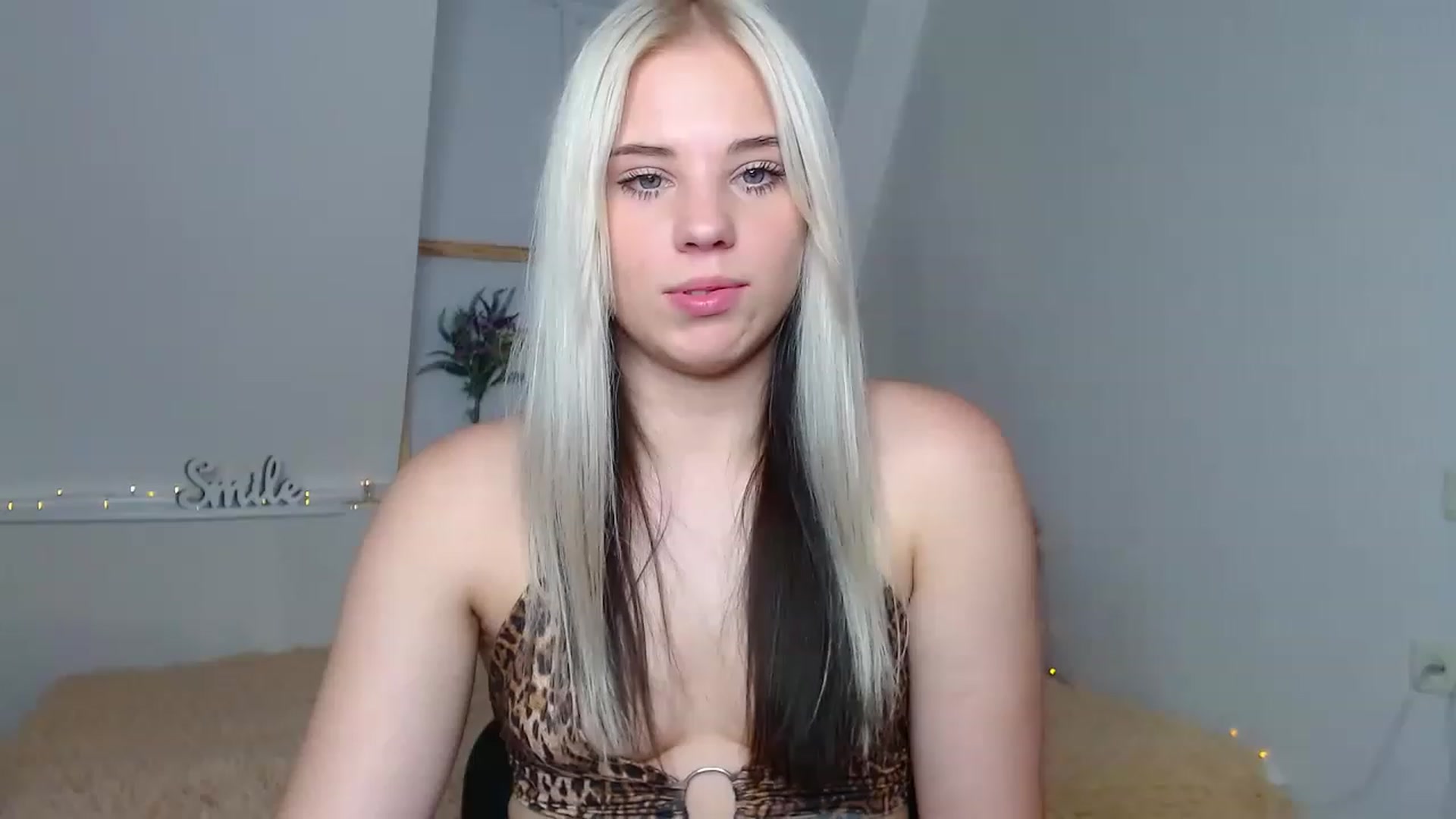 Gallery image thumbnail from Little_k1ttyy's myfreecams stream on, 06/12/2023, 11:45 image 13 of 20