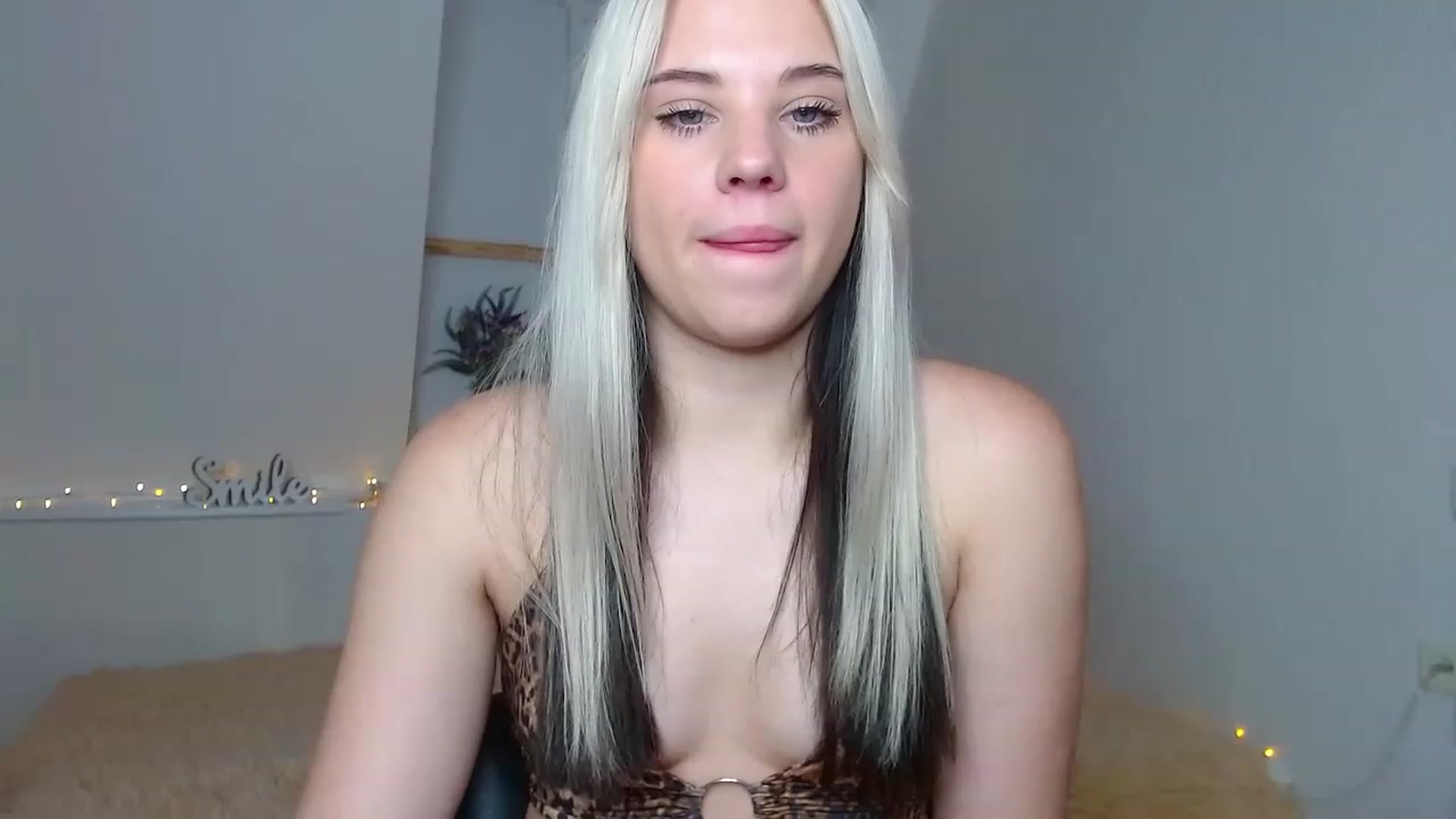 Gallery image thumbnail from Little_k1ttyy's myfreecams stream on, 06/12/2023, 11:45 image 15 of 20