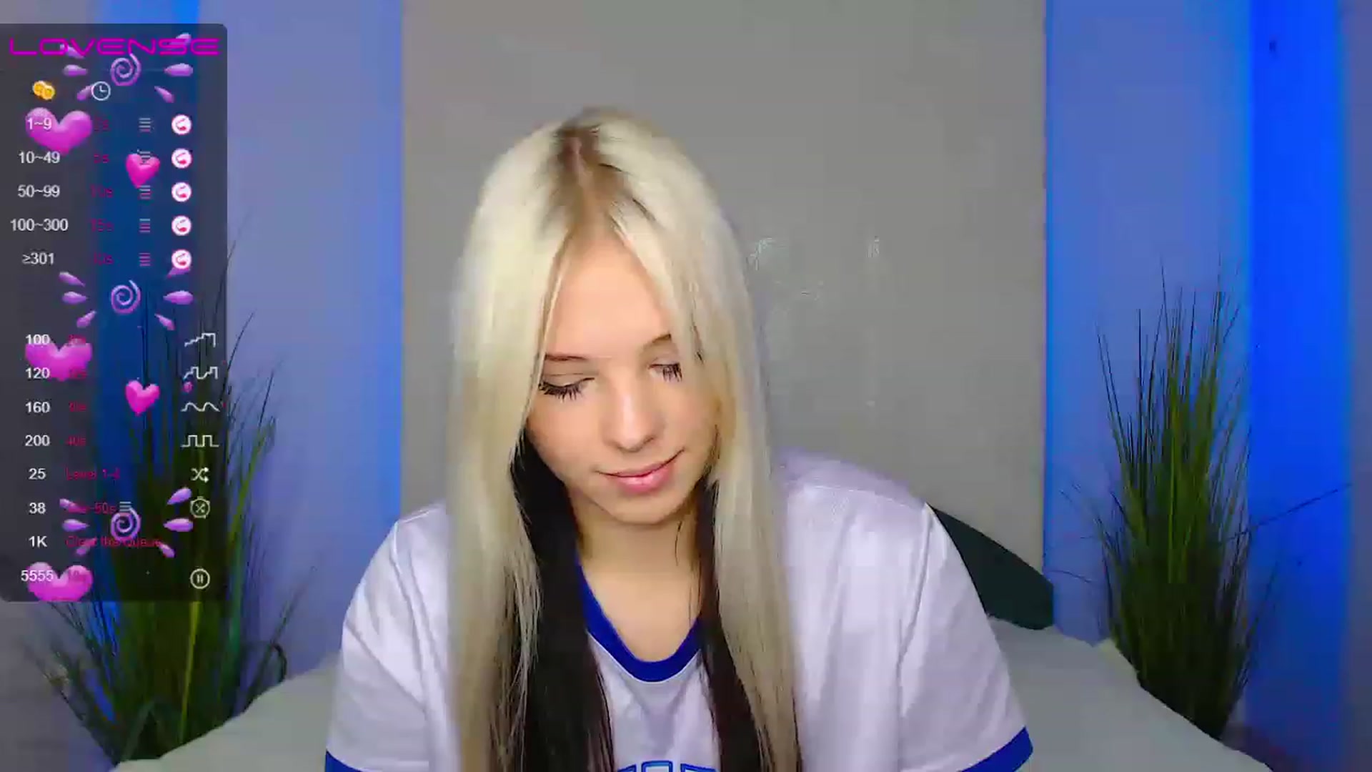 Gallery image thumbnail from Little_k1ttyy's myfreecams stream on, 06/25/2023, 10:06 image 13 of 20