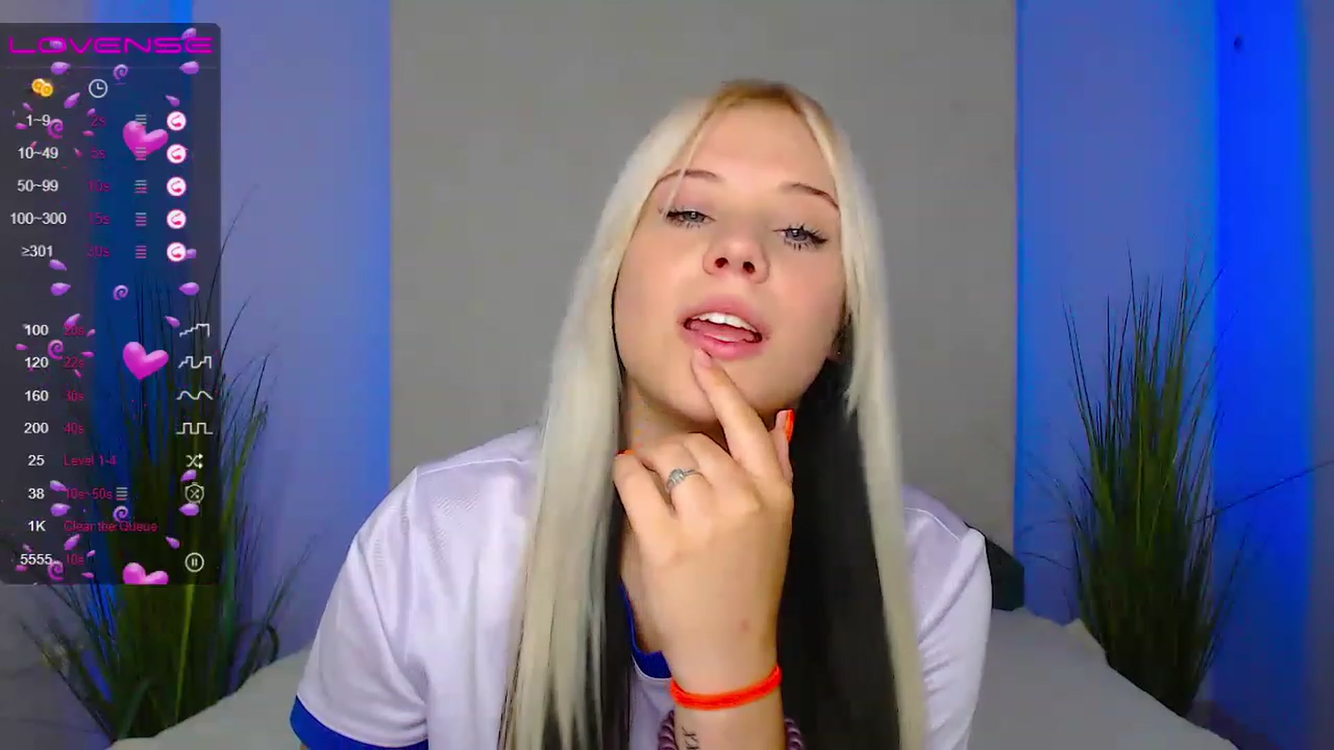 Gallery image thumbnail from Little_k1ttyy's myfreecams stream on, 06/25/2023, 10:06 image 16 of 20