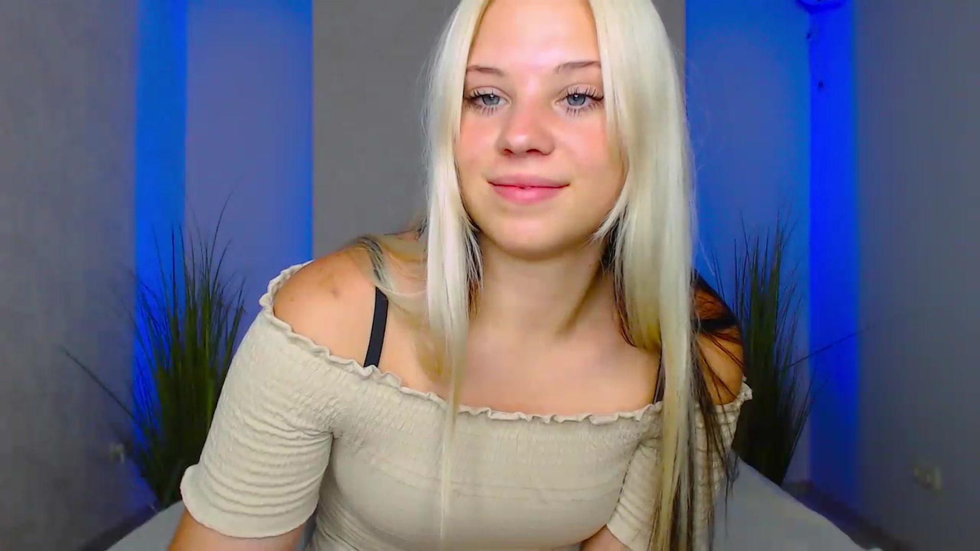 Gallery image thumbnail from Little_k1ttyy's myfreecams stream on, 07/03/2023, 12:27 image 7 of 20