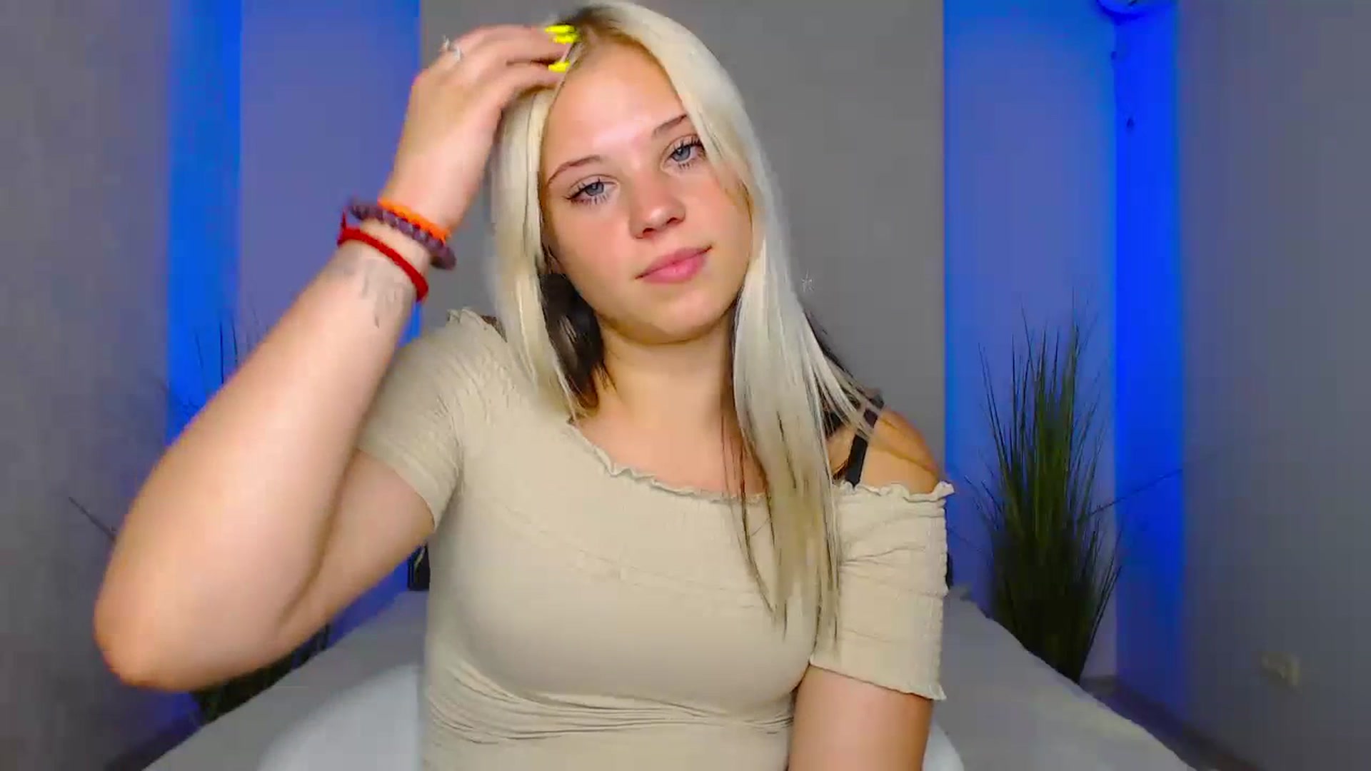 Gallery image thumbnail from Little_k1ttyy's myfreecams stream on, 07/03/2023, 12:27 image 18 of 20