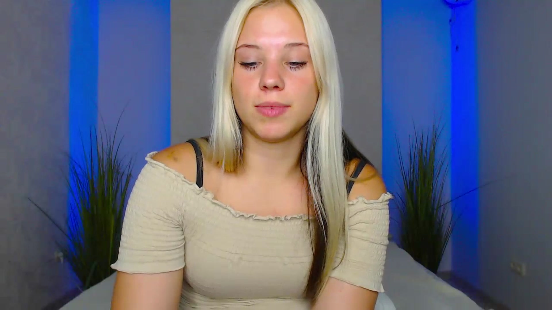Gallery image thumbnail from Little_k1ttyy's myfreecams stream on, 07/03/2023, 12:27 image 20 of 20