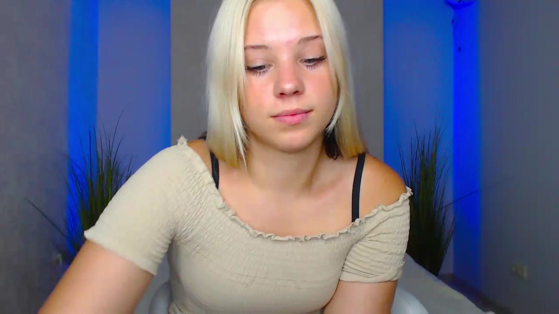 Gallery image thumbnail from Little_k1ttyy's myfreecams stream on, 07/03/2023, 12:27 image 3 of 20