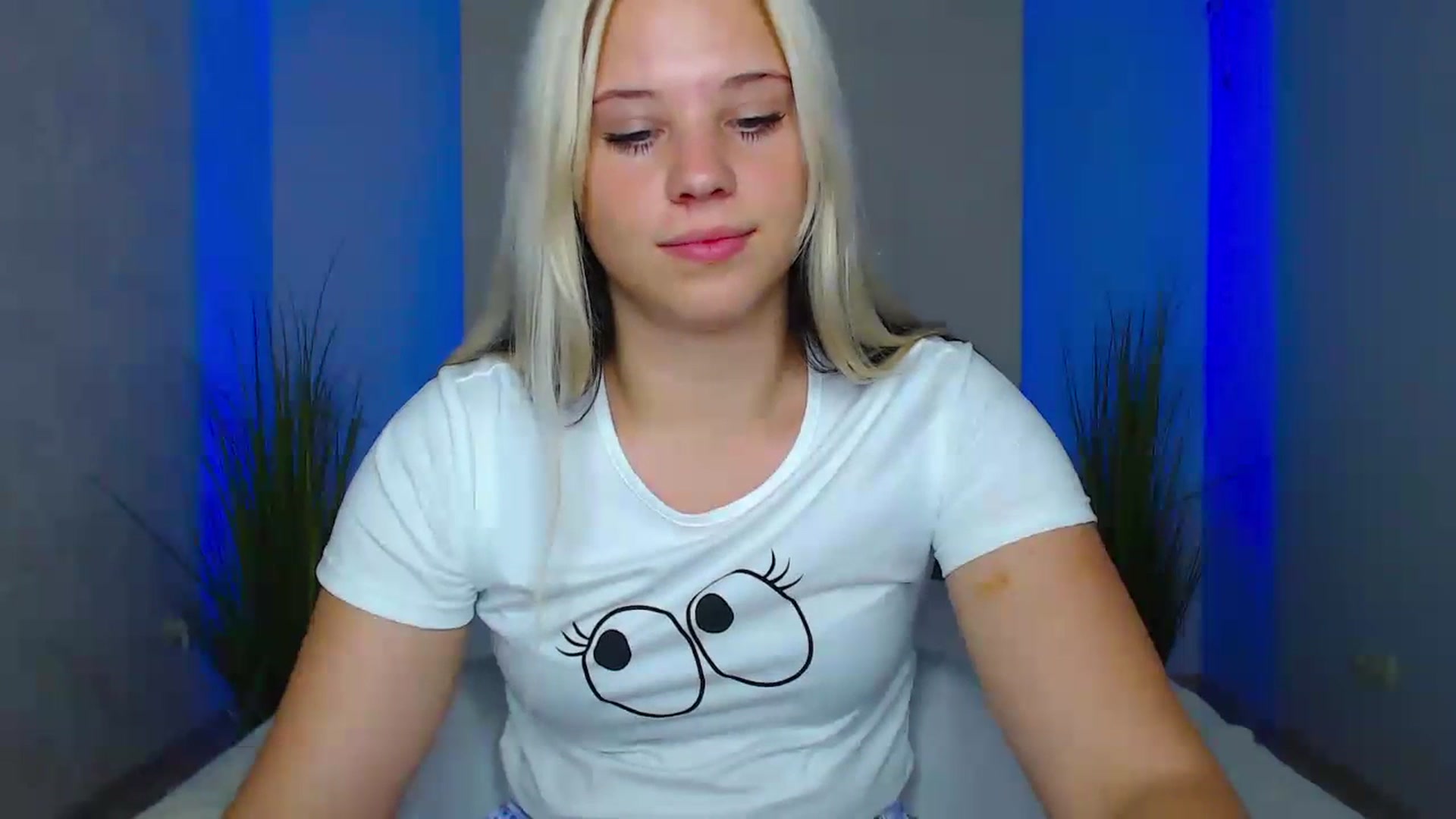 Gallery image thumbnail from Little_k1ttyy's myfreecams stream on, 07/03/2023, 13:48 image 16 of 20