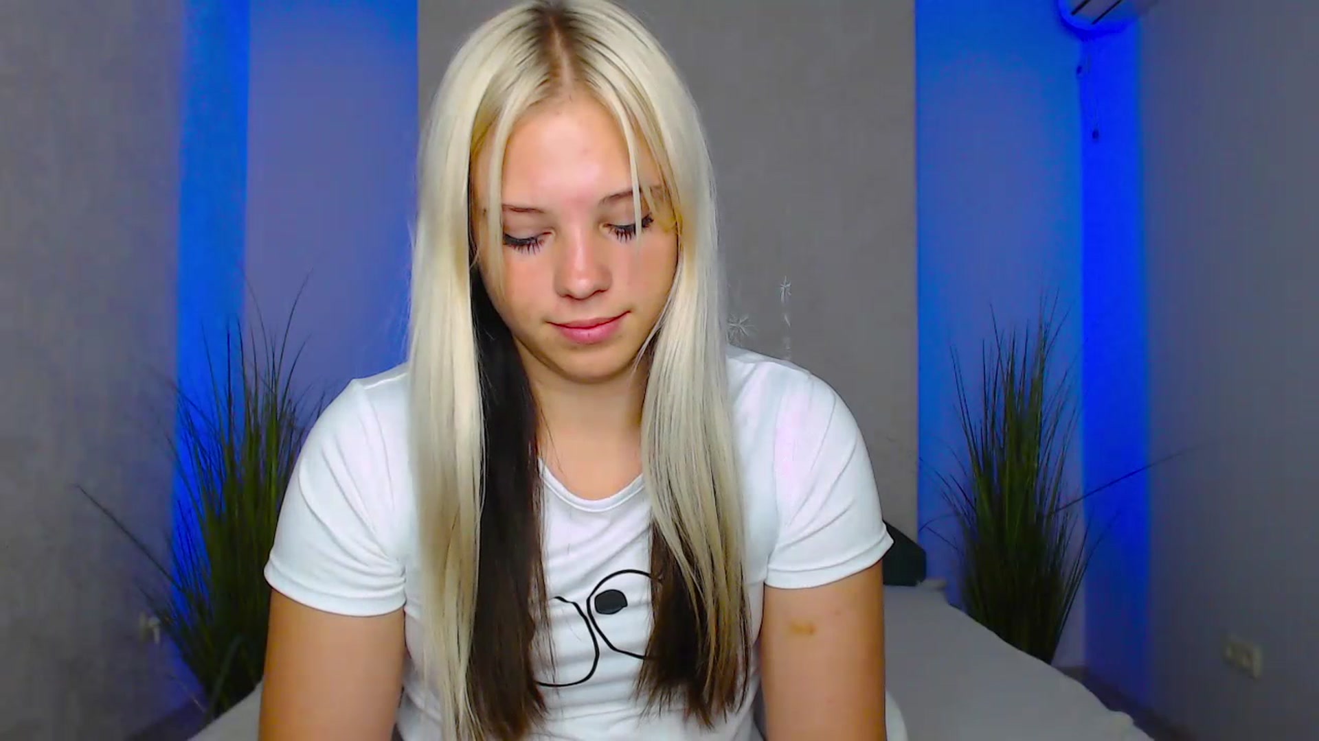Gallery image thumbnail from Little_k1ttyy's myfreecams stream on, 07/03/2023, 13:48 image 20 of 20