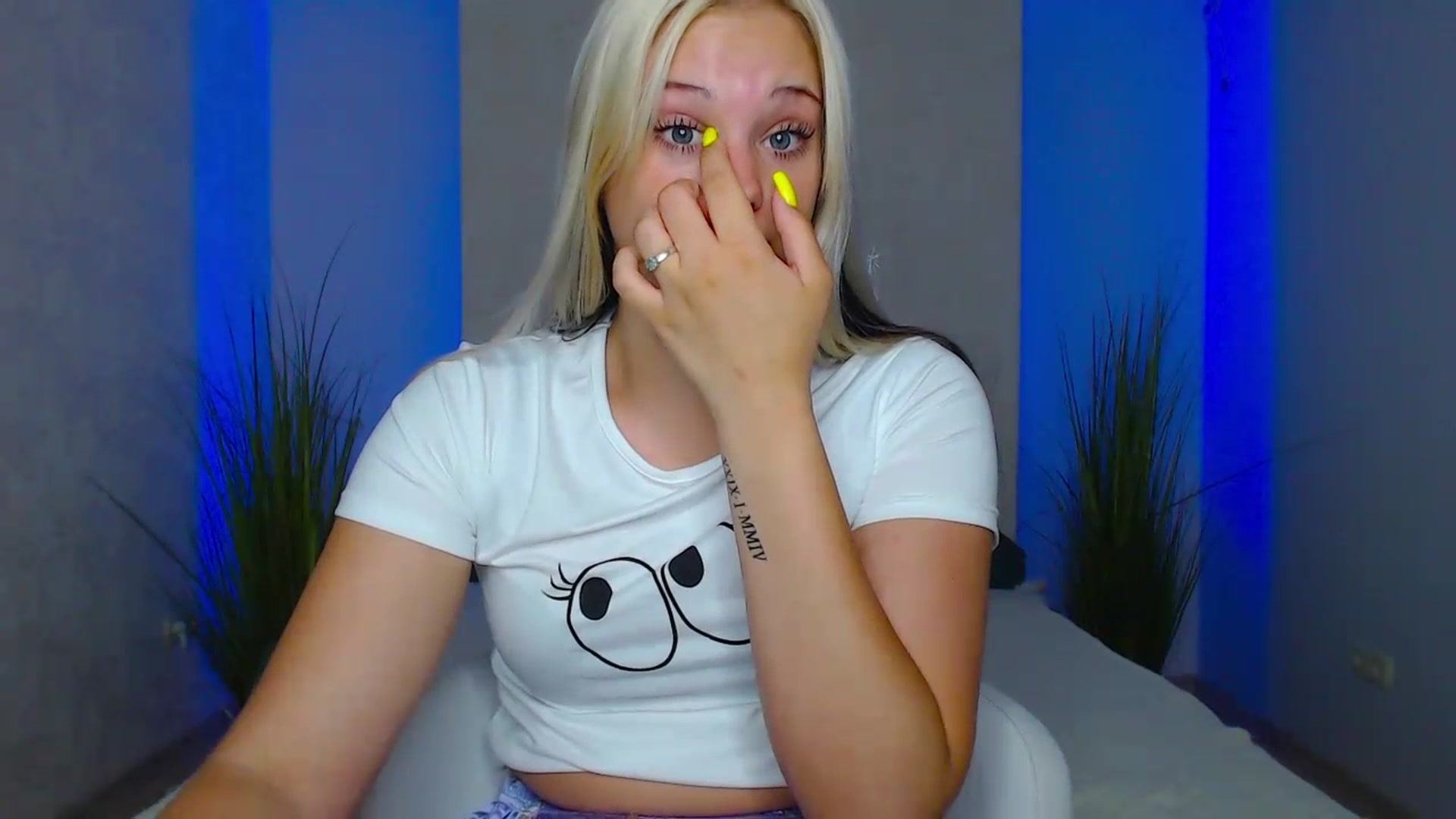 Gallery image thumbnail from Little_k1ttyy's myfreecams stream on, 07/03/2023, 13:48 image 10 of 20
