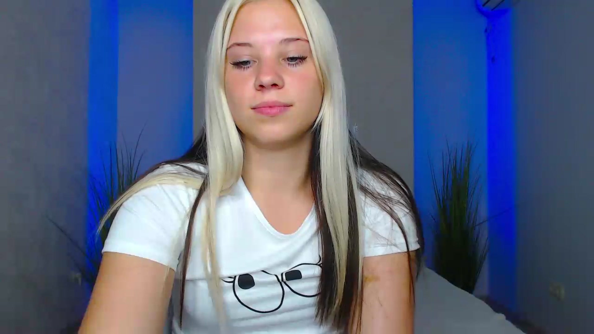Gallery image thumbnail from Little_k1ttyy's myfreecams stream on, 07/03/2023, 14:46 image 3 of 20
