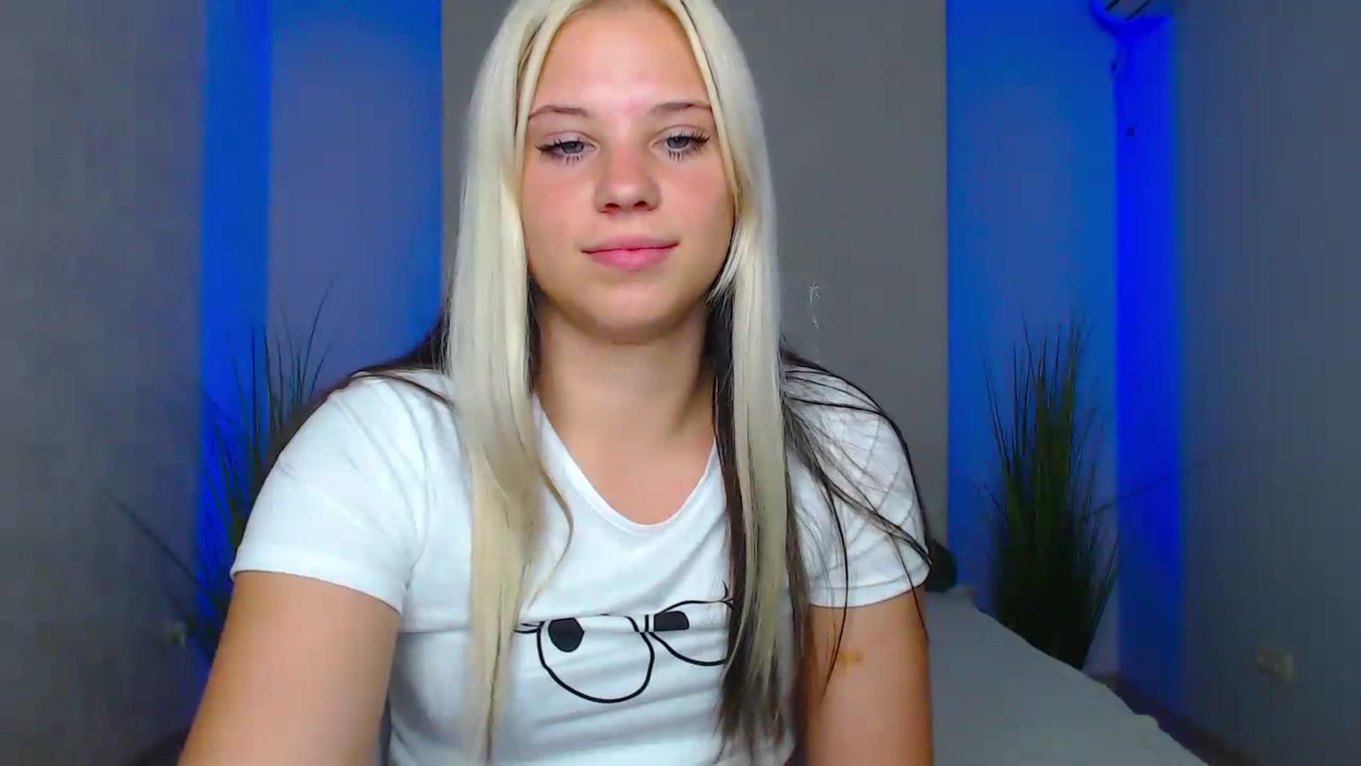 Gallery image thumbnail from Little_k1ttyy's myfreecams stream on, 07/03/2023, 14:46 image 5 of 20