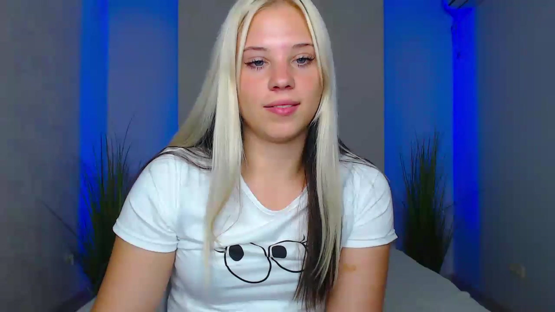 Gallery image thumbnail from Little_k1ttyy's myfreecams stream on, 07/03/2023, 14:46 image 9 of 20