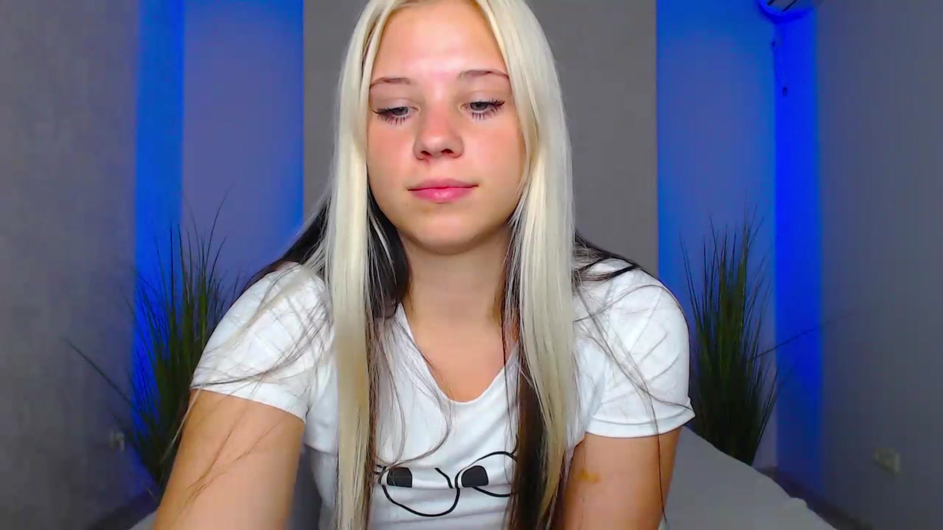Gallery image thumbnail from Little_k1ttyy's myfreecams stream on, 07/03/2023, 14:46 image 18 of 20