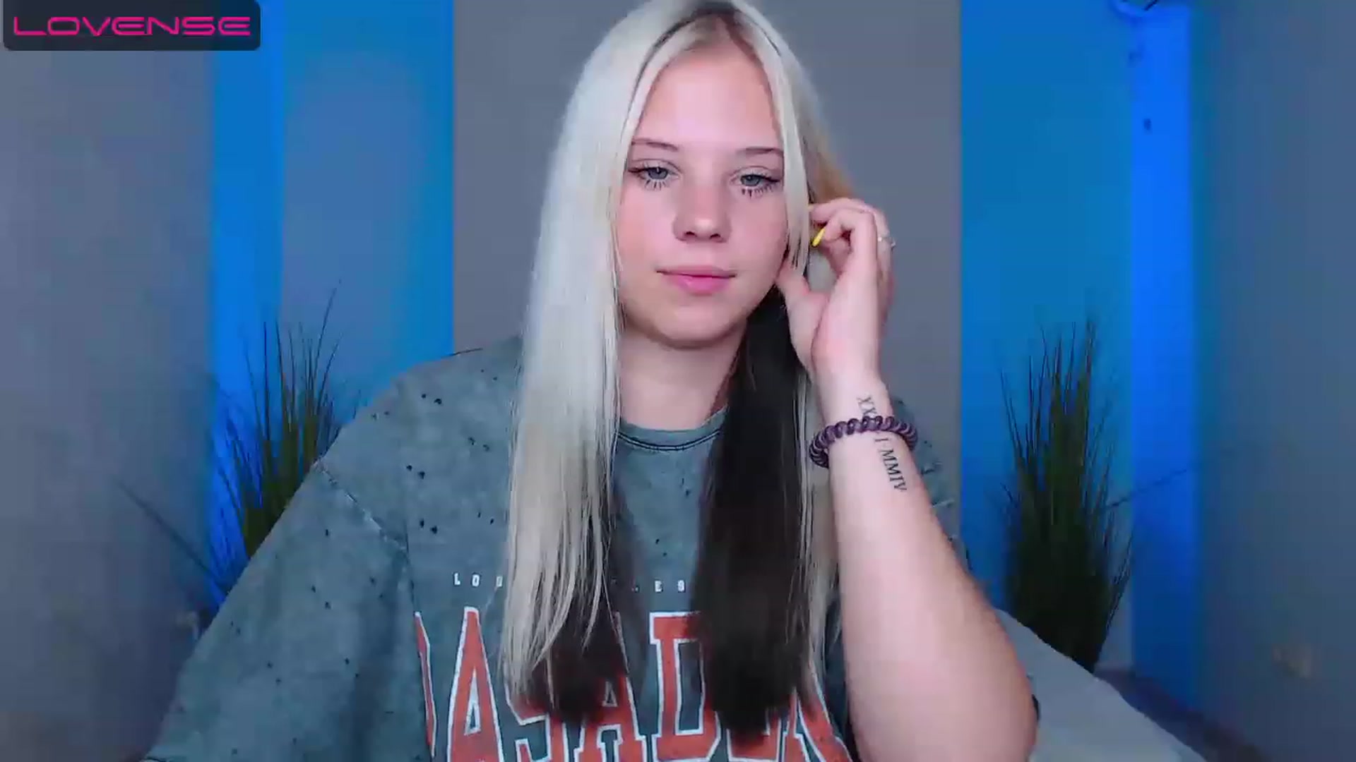 Gallery image thumbnail from Little_k1ttyy's myfreecams stream on, 07/04/2023, 10:16 image 1 of 20