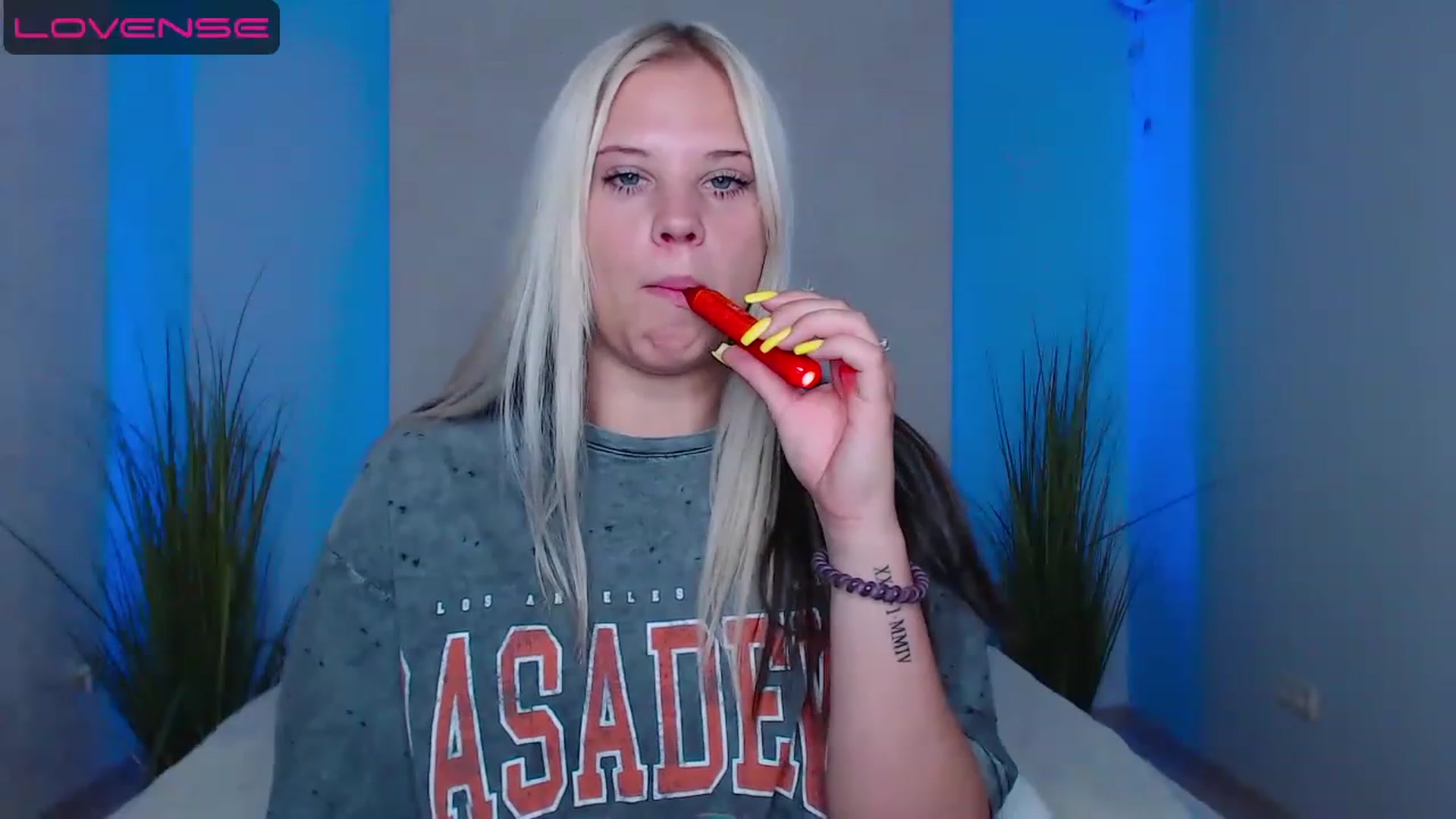 Gallery image thumbnail from Little_k1ttyy's myfreecams stream on, 07/04/2023, 12:08 image 1 of 20