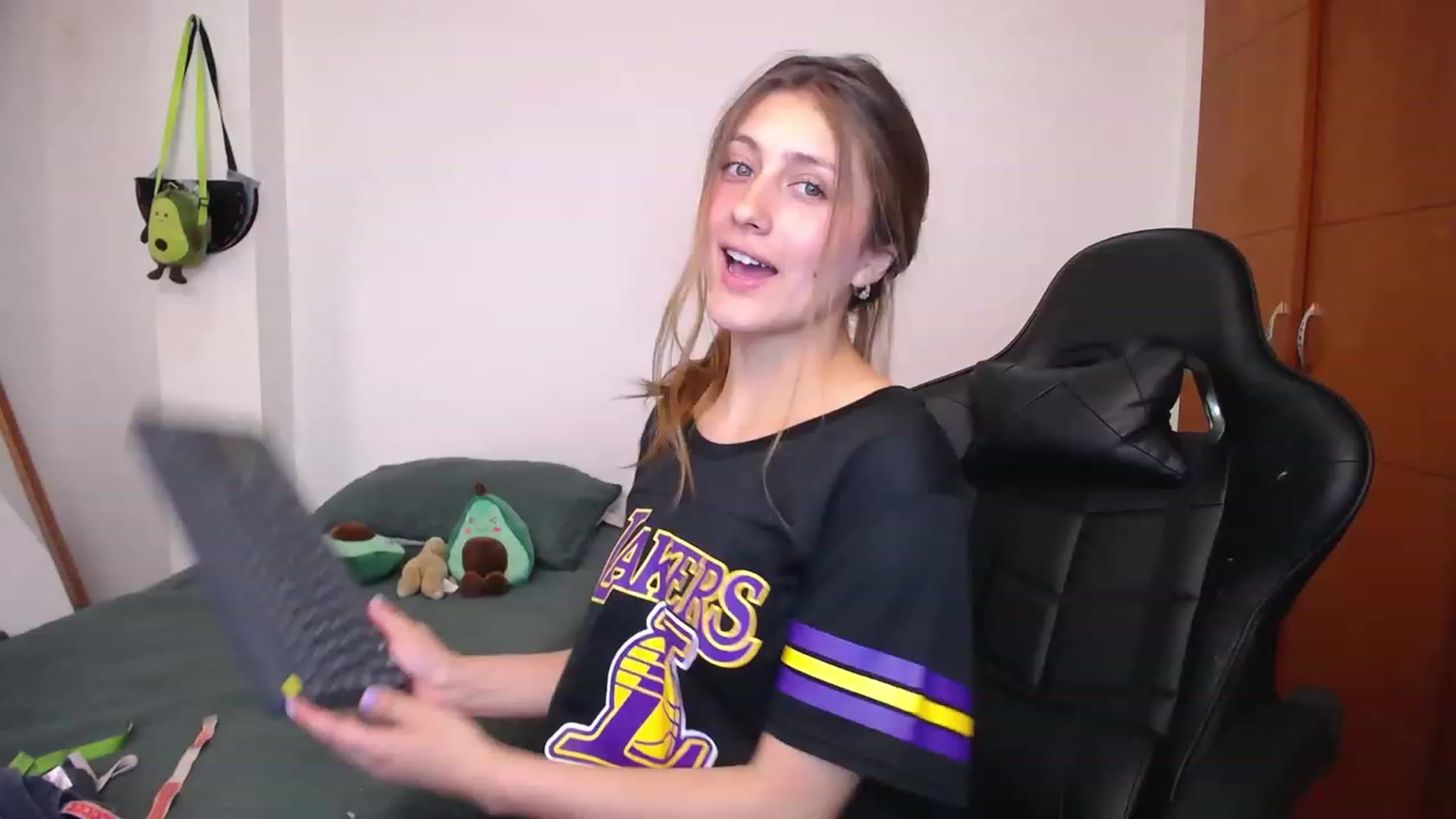 Gallery image thumbnail from Little_laksmi's myfreecams stream on, 11/19/2022, 24:46 image 11 of 20