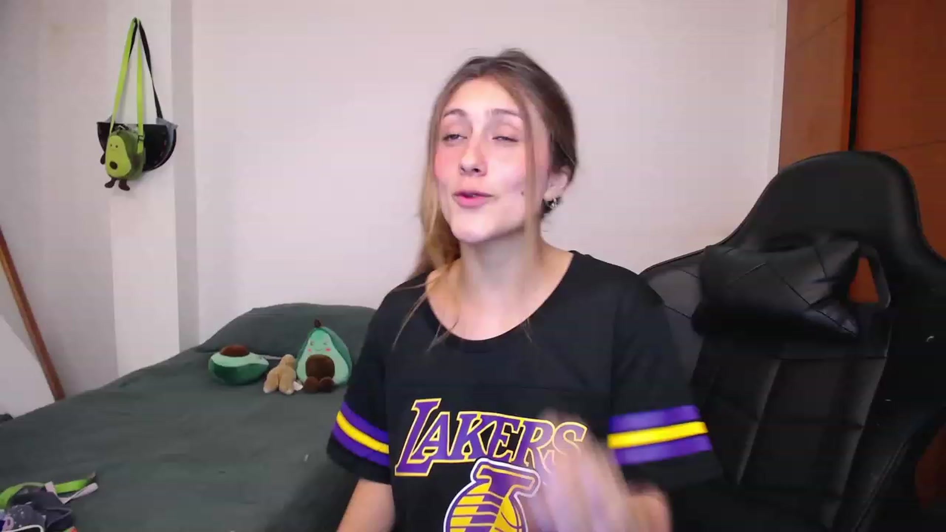 Gallery image thumbnail from Little_laksmi's myfreecams stream on, 11/19/2022, 24:46 image 10 of 20