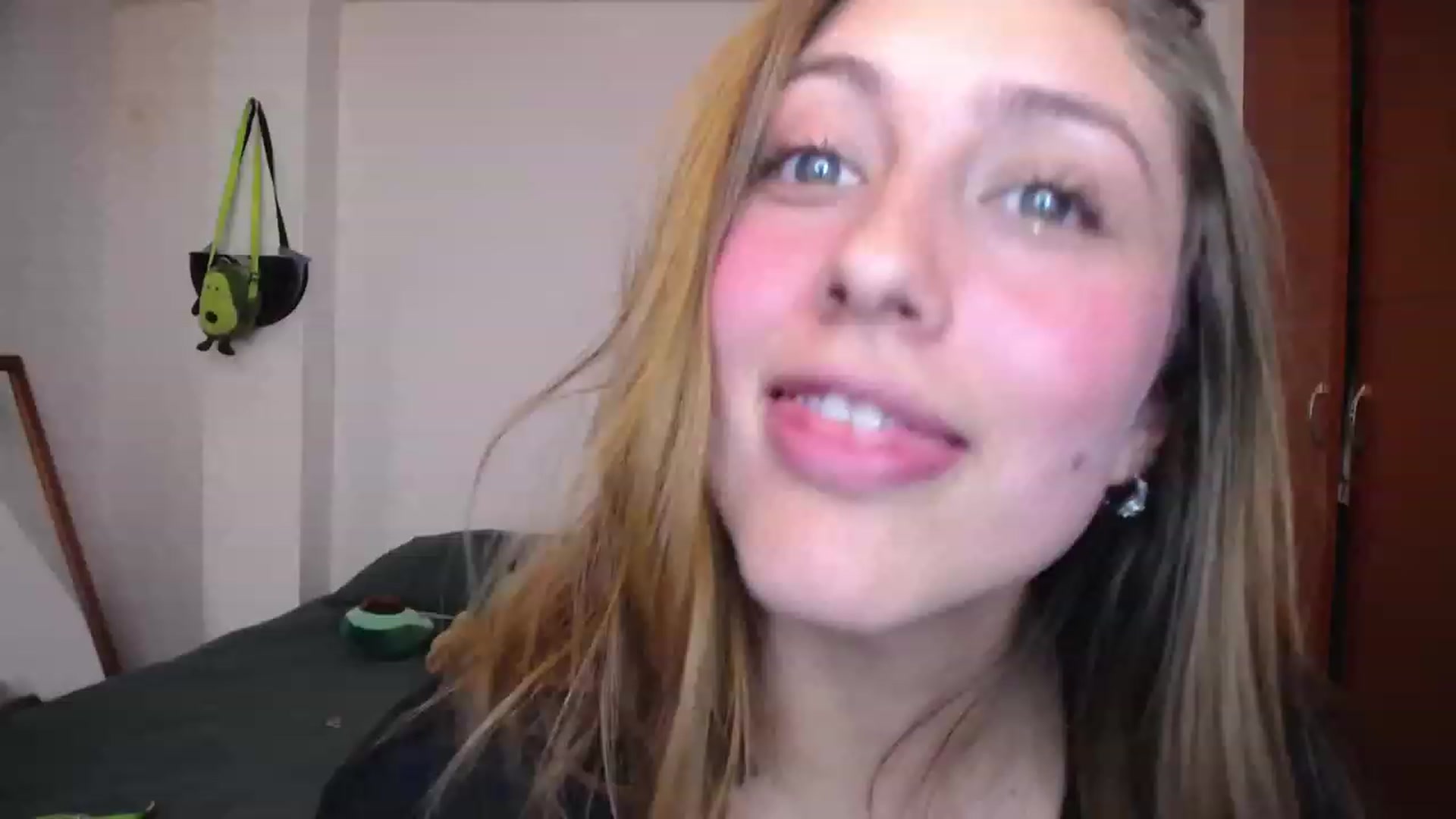 Gallery image thumbnail from Little_laksmi's myfreecams stream on, 11/19/2022, 24:46 image 3 of 20