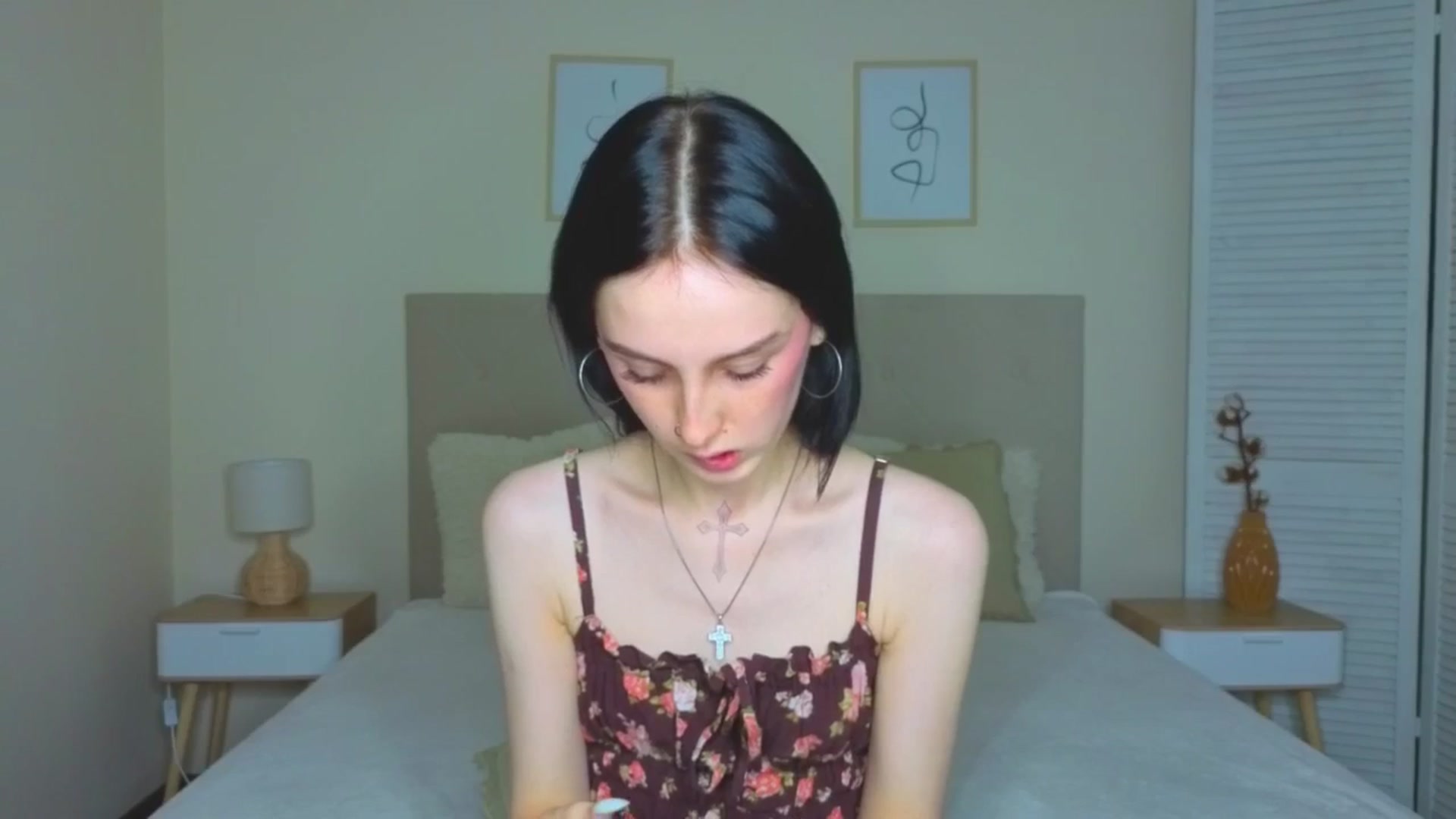Gallery image thumbnail from Little_moly99's myfreecams stream on, 09/10/2025, 21:16 image 15 of 20