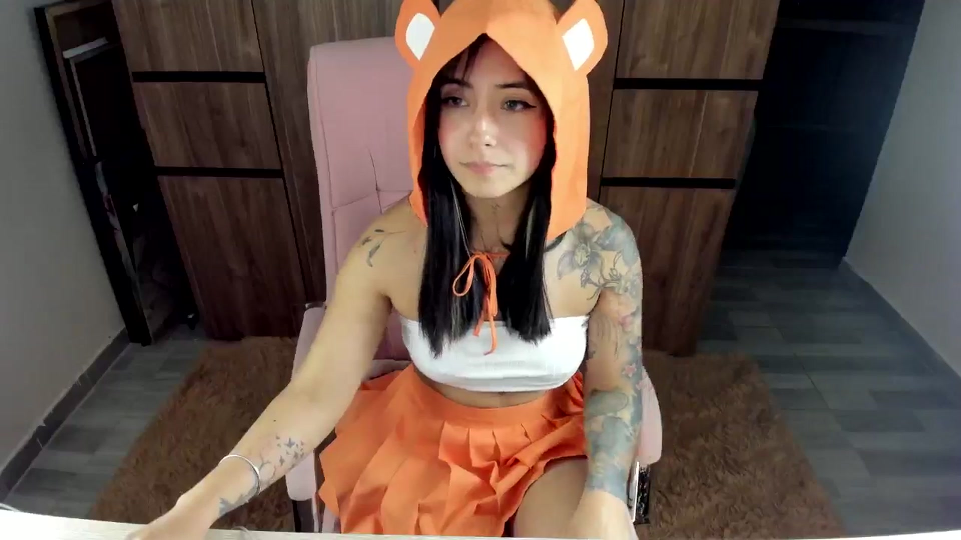 Gallery image thumbnail from Little_sune's myfreecams stream on, 11/13/2025, 23:25 image 14 of 20