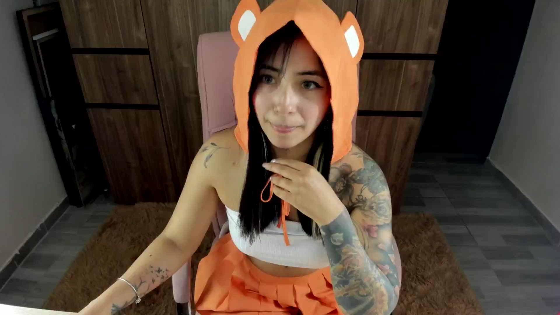 Gallery image thumbnail from Little_sune's myfreecams stream on, 11/13/2025, 23:25 image 1 of 20