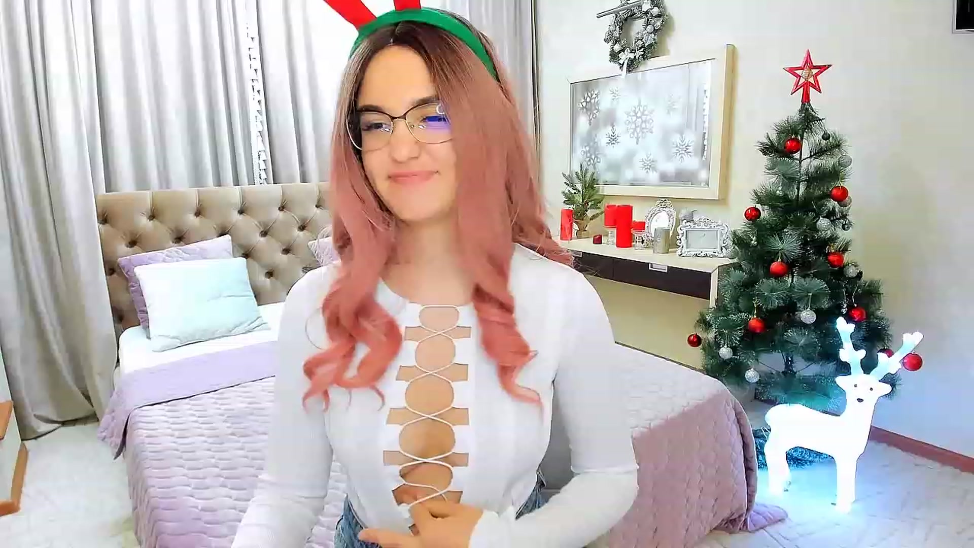 Gallery image thumbnail from Littlee_Devil's myfreecams stream on, 12/28/2022, 13:16 image 14 of 20