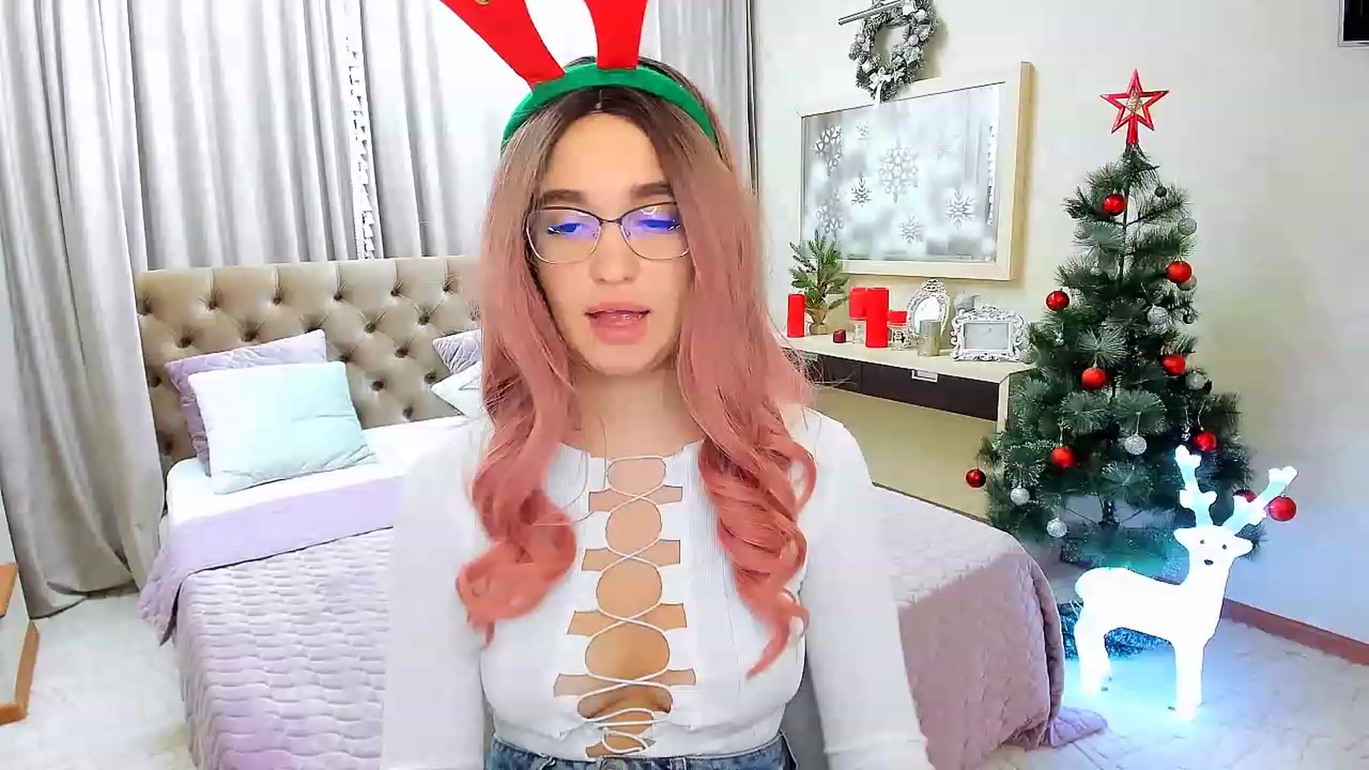Gallery image thumbnail from Littlee_Devil's myfreecams stream on, 12/28/2022, 13:16 image 7 of 20