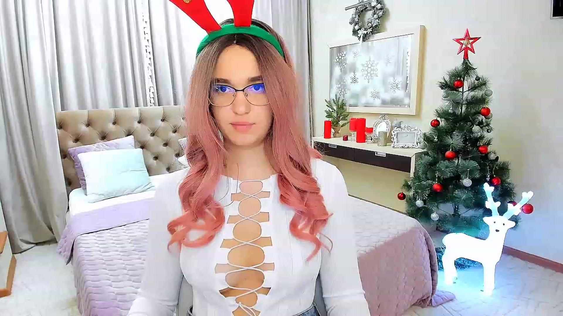 Gallery image thumbnail from Littlee_Devil's myfreecams stream on, 12/28/2022, 13:16 image 11 of 20