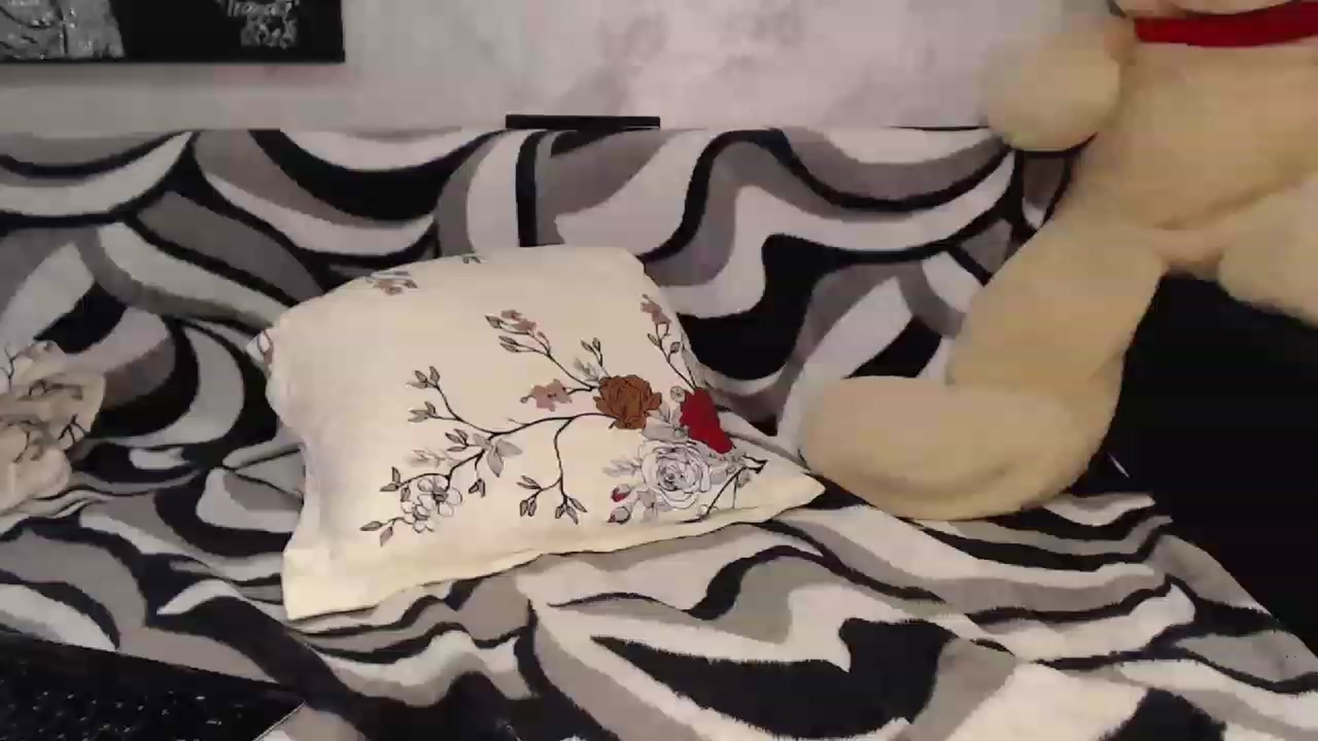 Gallery image thumbnail from Littlegirl25's myfreecams stream on, 04/01/2023, 23:18 image 12 of 20