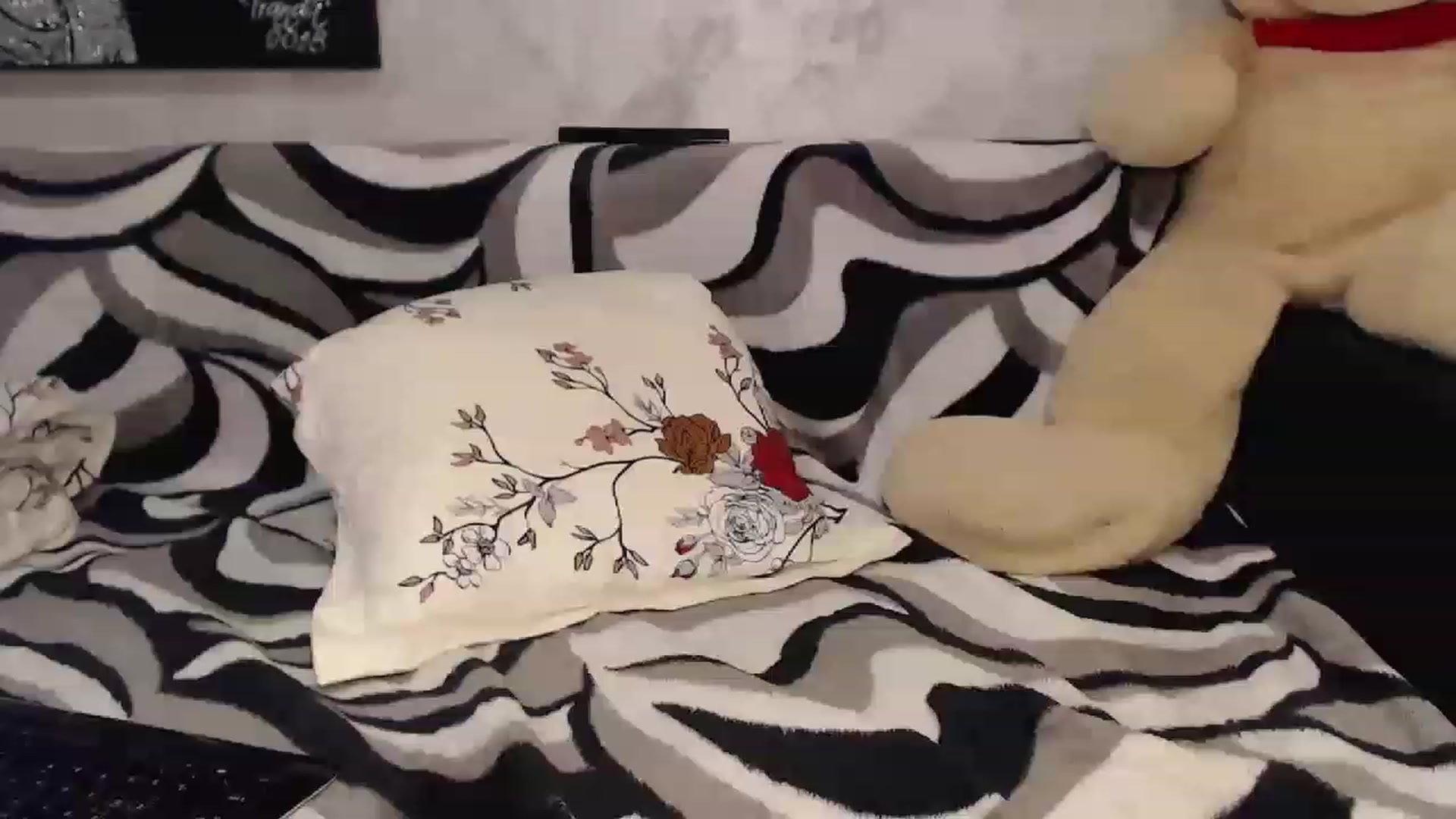 Gallery image thumbnail from Littlegirl25's myfreecams stream on, 04/01/2023, 23:18 image 13 of 20