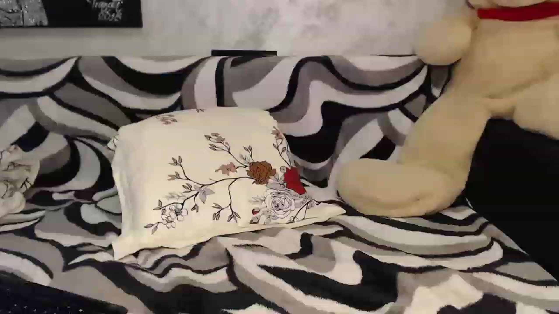 Gallery image thumbnail from Littlegirl25's myfreecams stream on, 04/01/2023, 23:18 image 4 of 20