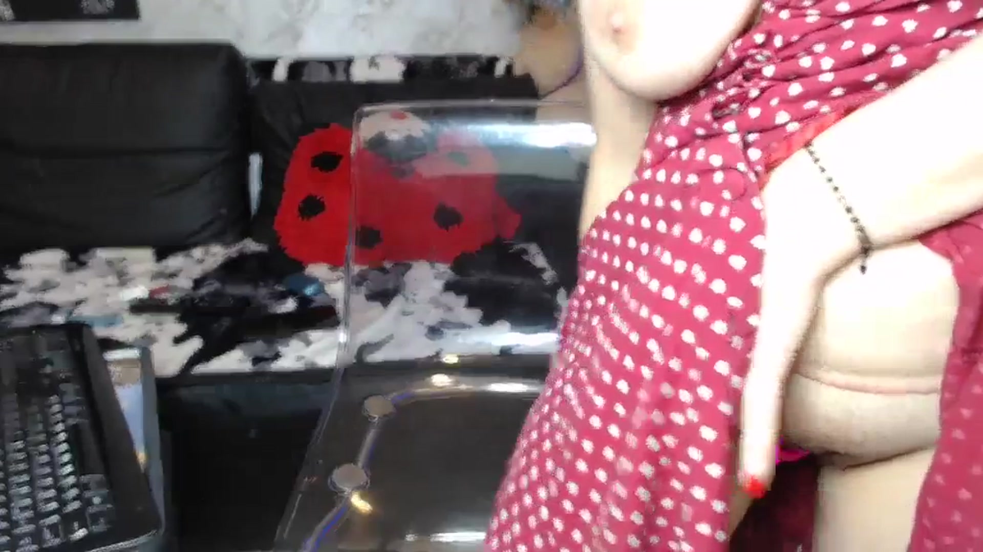 Gallery image thumbnail from Littlegirl25's myfreecams stream on, 12/28/2023, 24:11 image 6 of 20