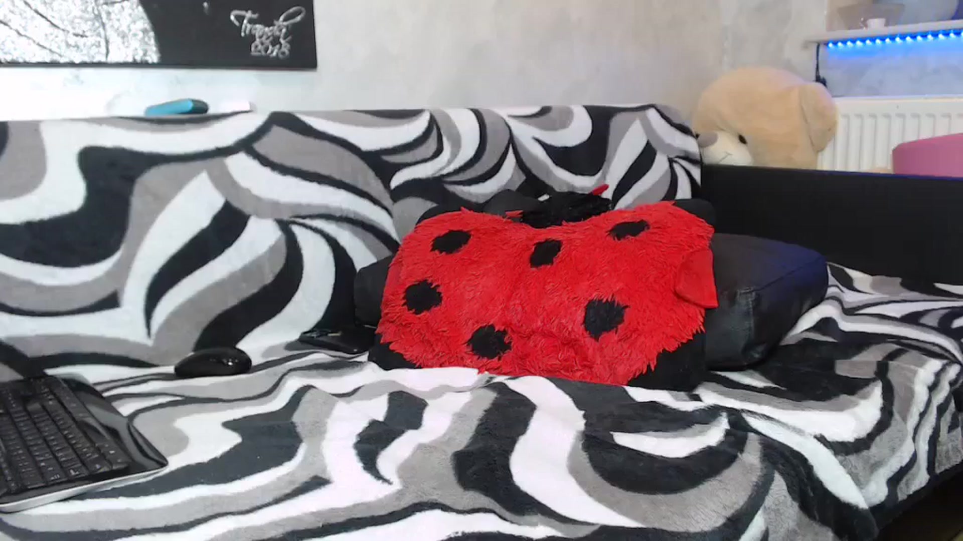 Gallery image thumbnail from Littlegirl25's myfreecams stream on, 03/29/2024, 11:33 image 3 of 20
