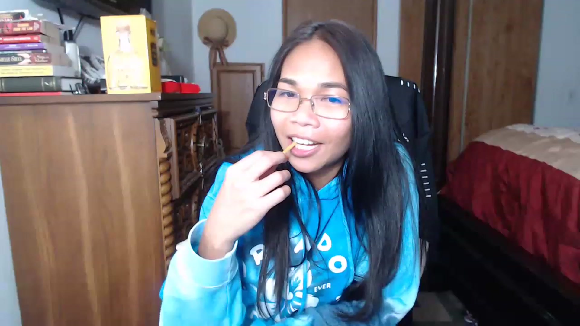Gallery image thumbnail from Littlekai2023's myfreecams stream on, 11/15/2022, 24:40 image 15 of 20