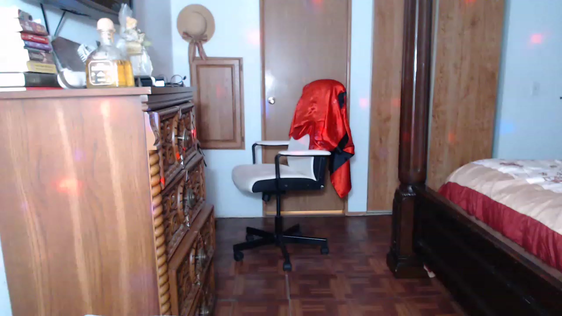 Gallery image thumbnail from Littlekai2023's myfreecams stream on, 11/18/2022, 24:45 image 18 of 20