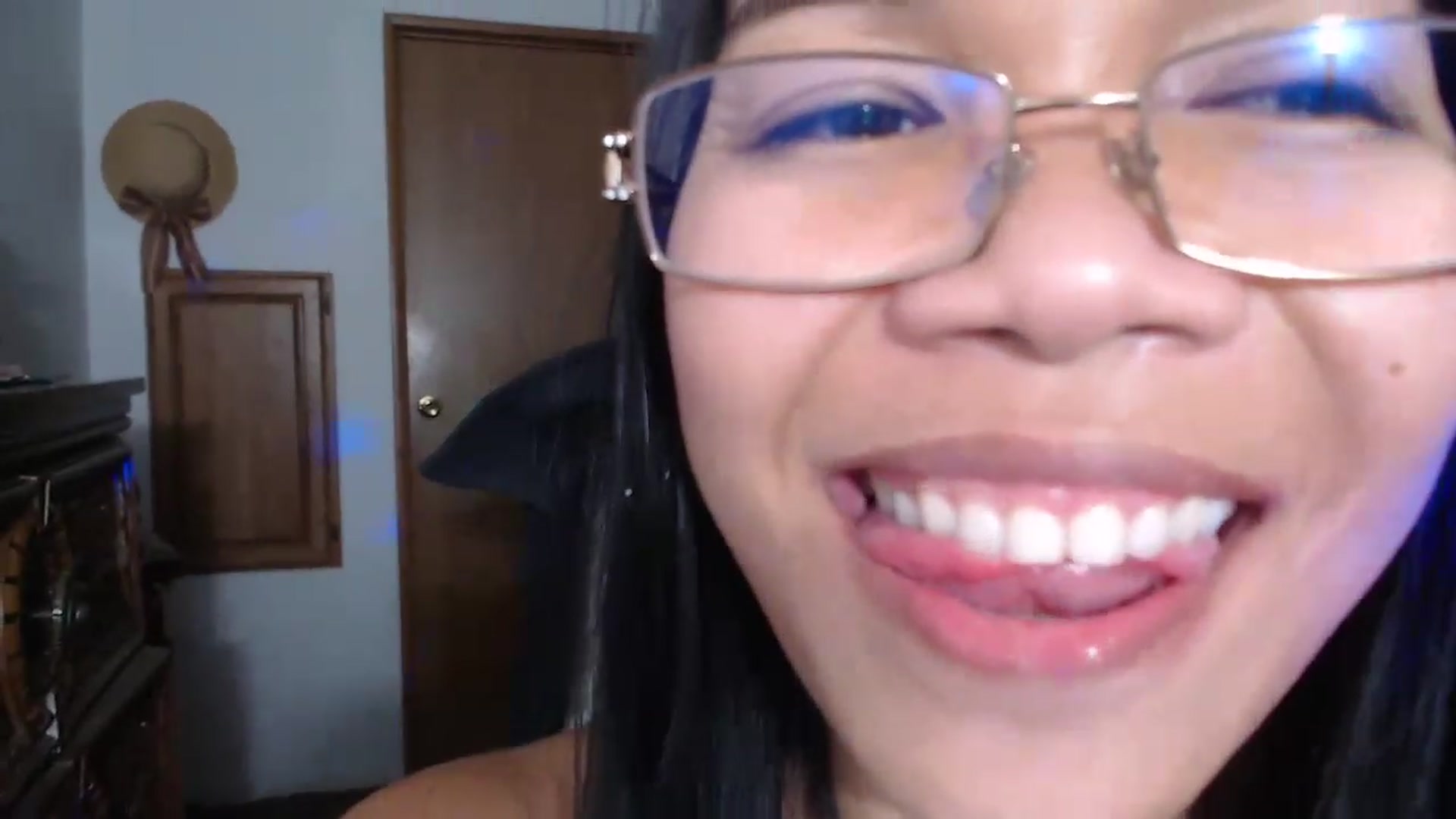 Gallery image thumbnail from Littlekai2023's myfreecams stream on, 11/20/2022, 05:50 image 15 of 20