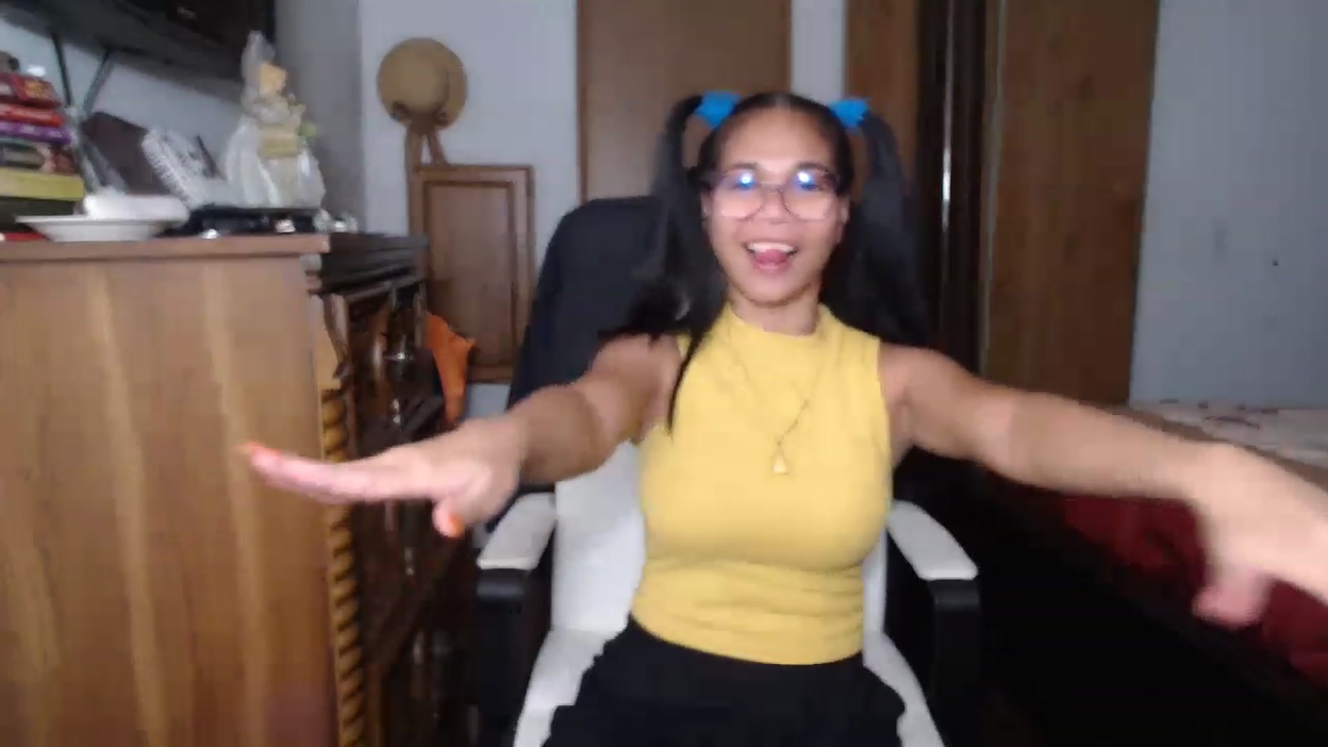Gallery image thumbnail from Littlekai2023's myfreecams stream on, 11/21/2022, 04:26 image 17 of 20